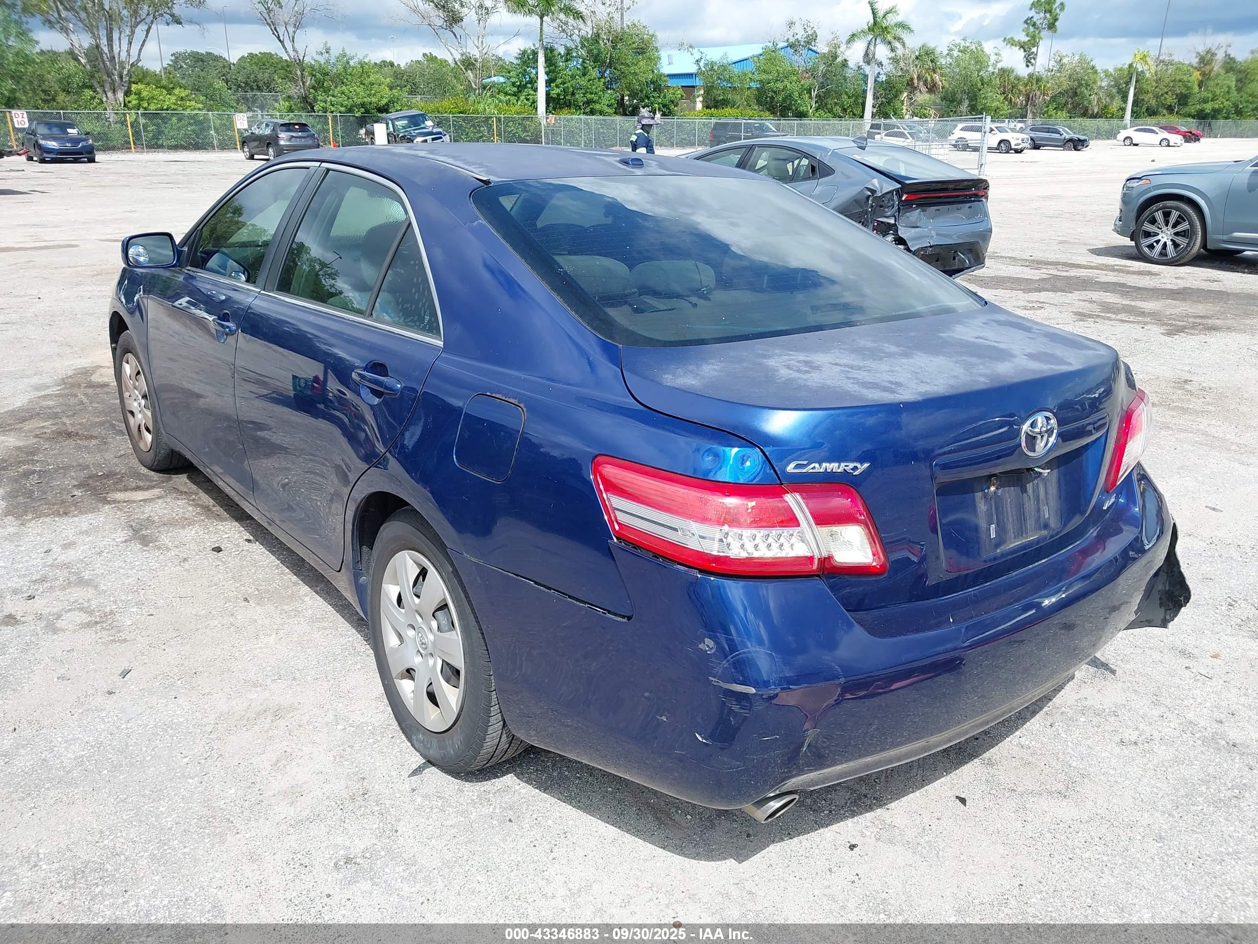 TOYOTA CAMRY image 3