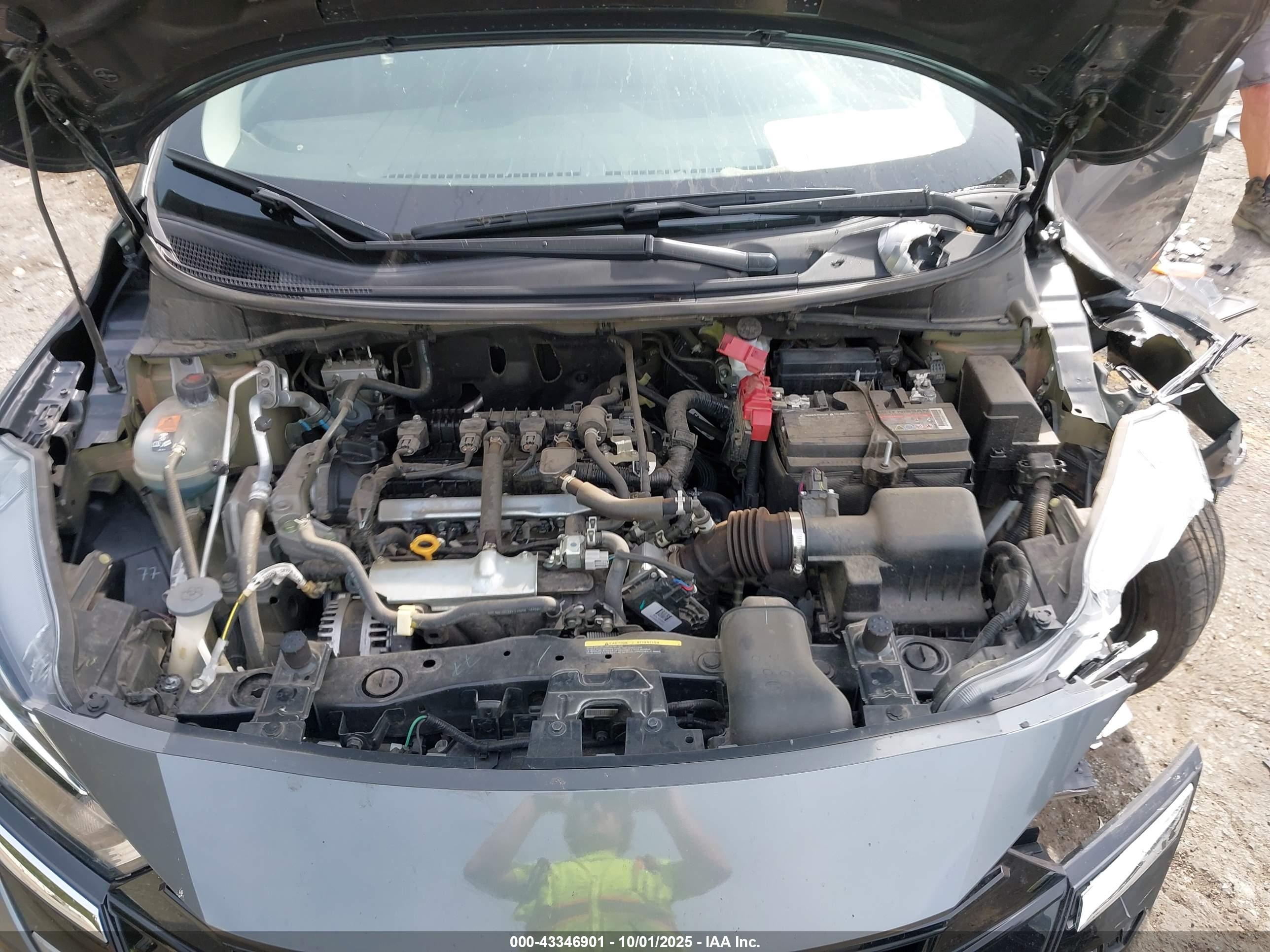 NISSAN VERSA image 10
