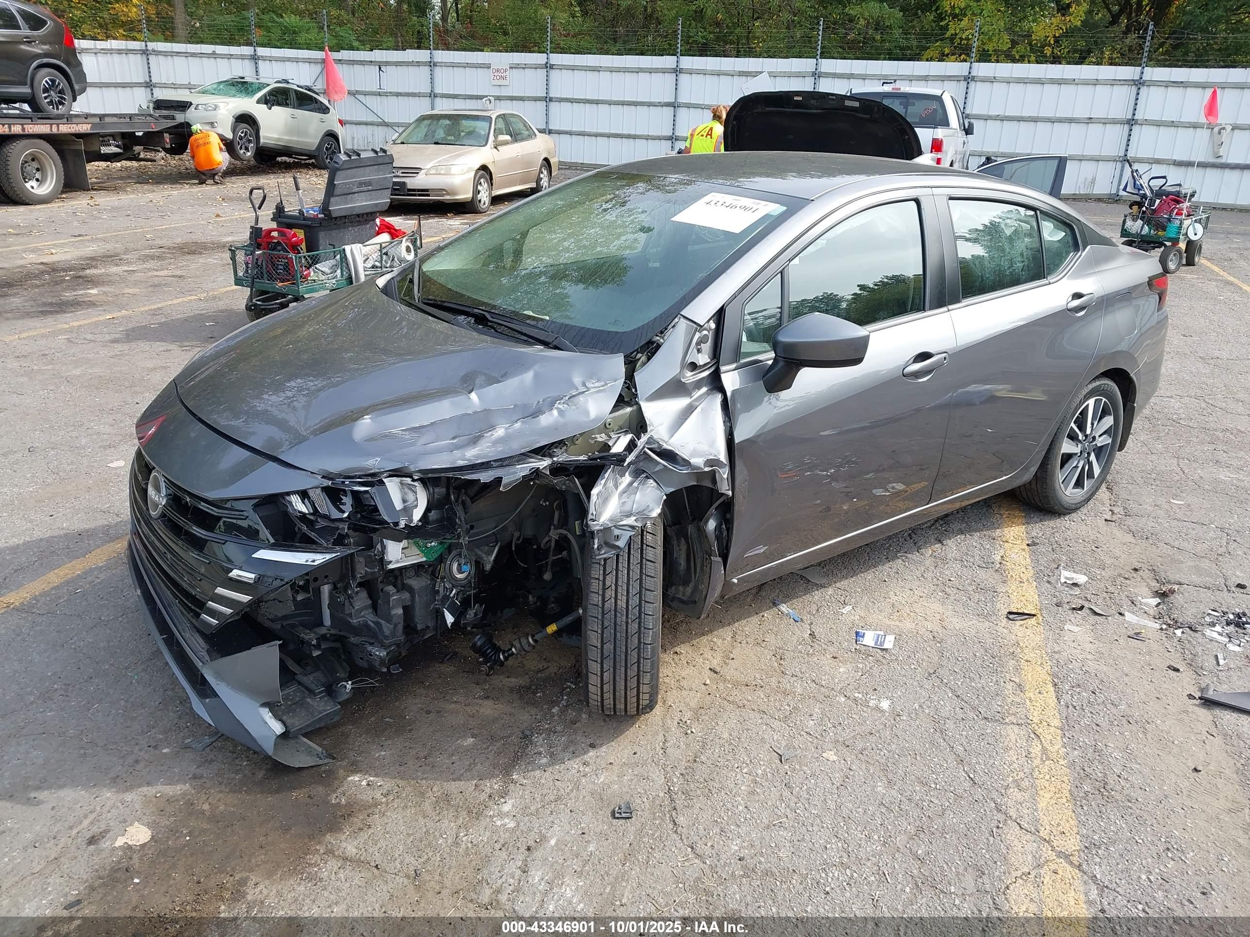 NISSAN VERSA image 2