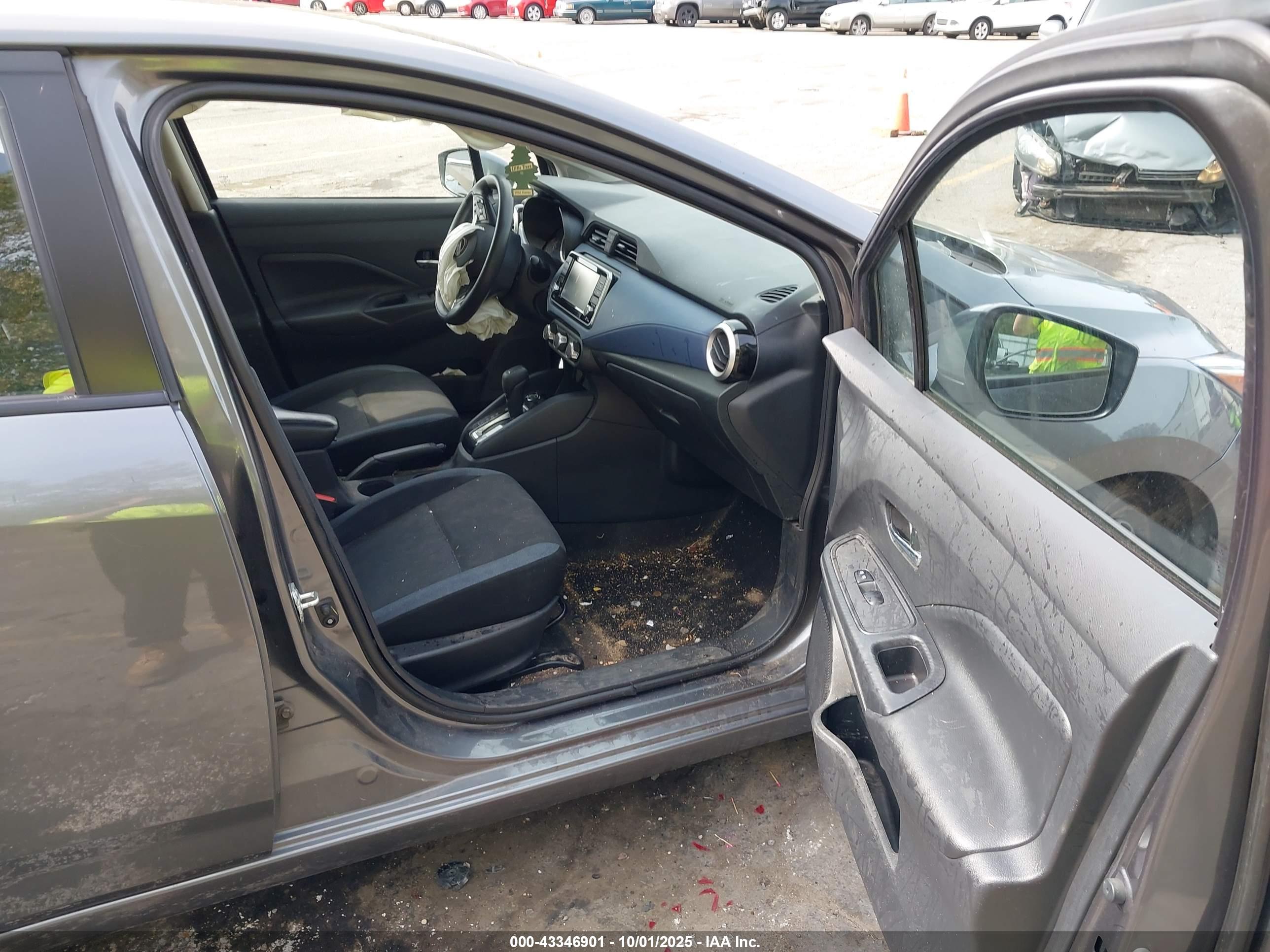 NISSAN VERSA image 5