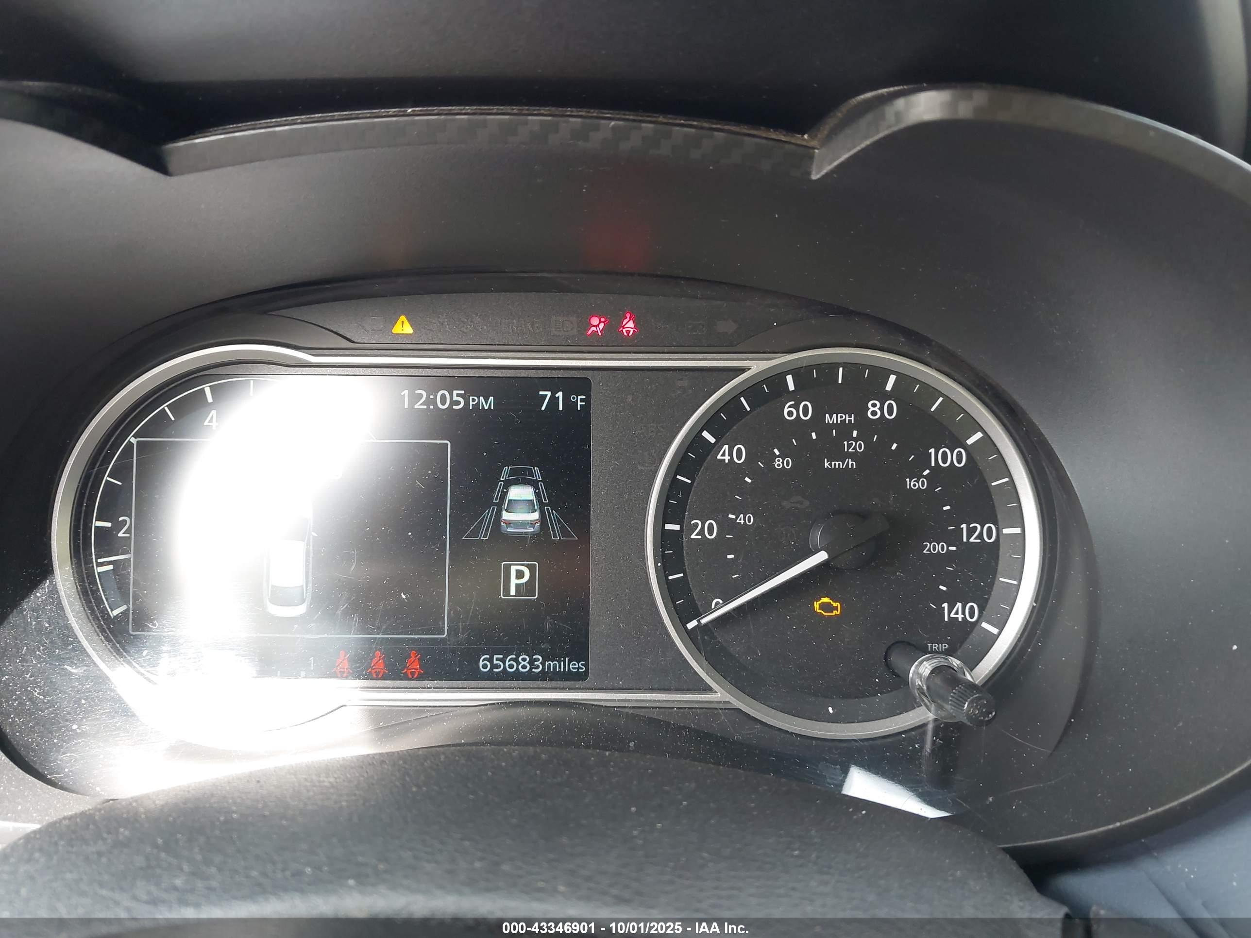 NISSAN VERSA image 7
