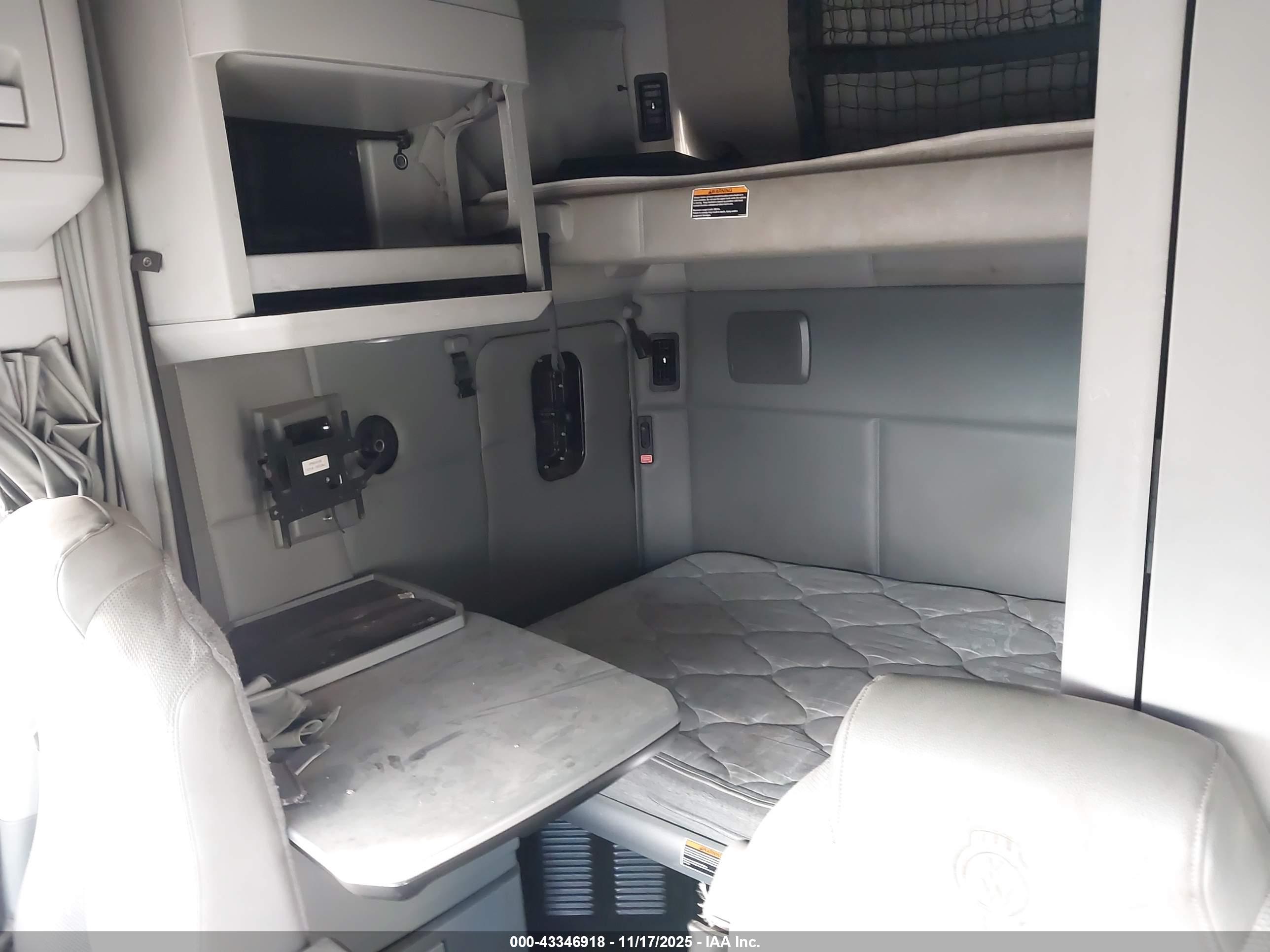 KENWORTH T680 image 7