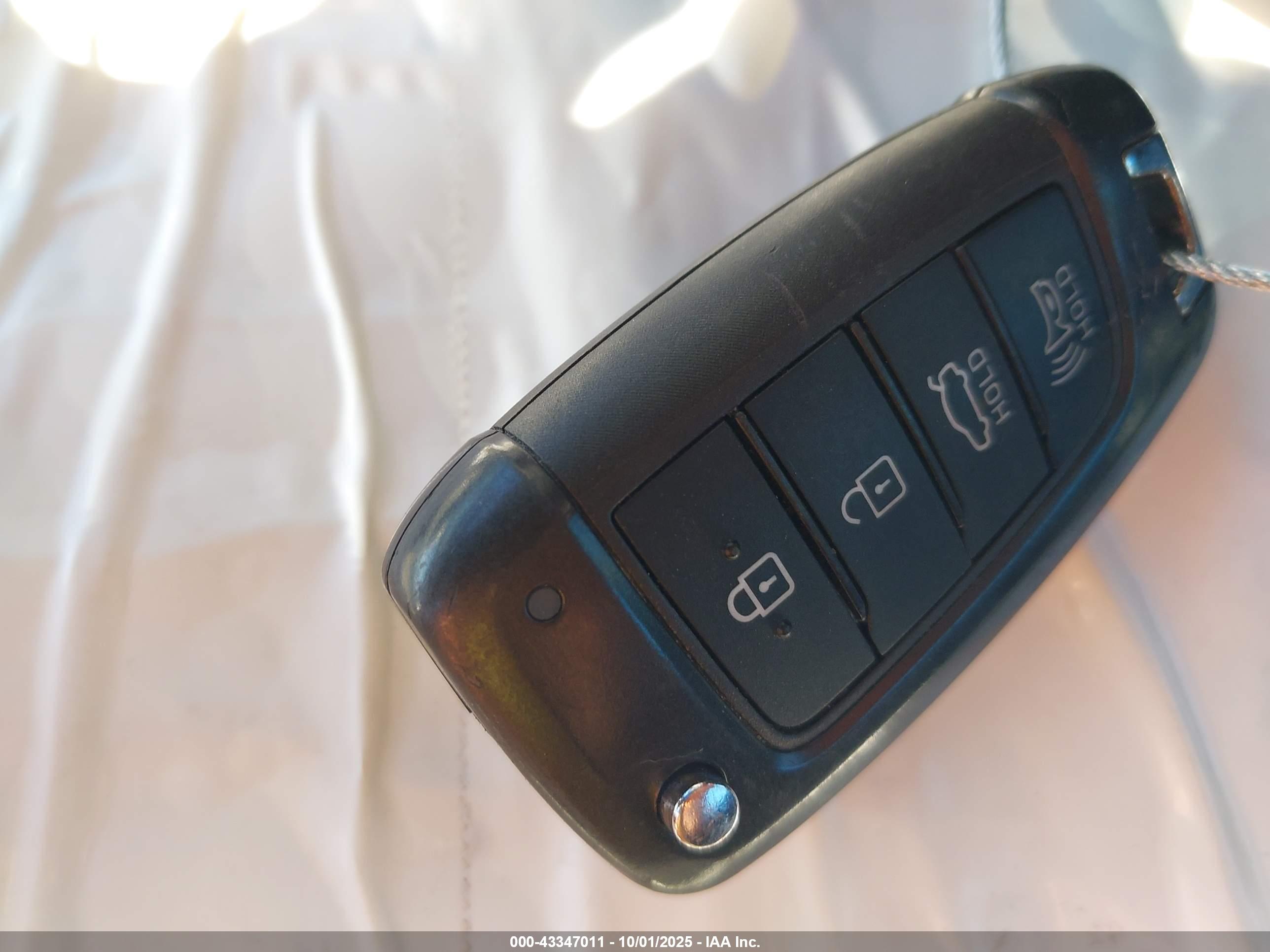 HYUNDAI ELANTRA image 11
