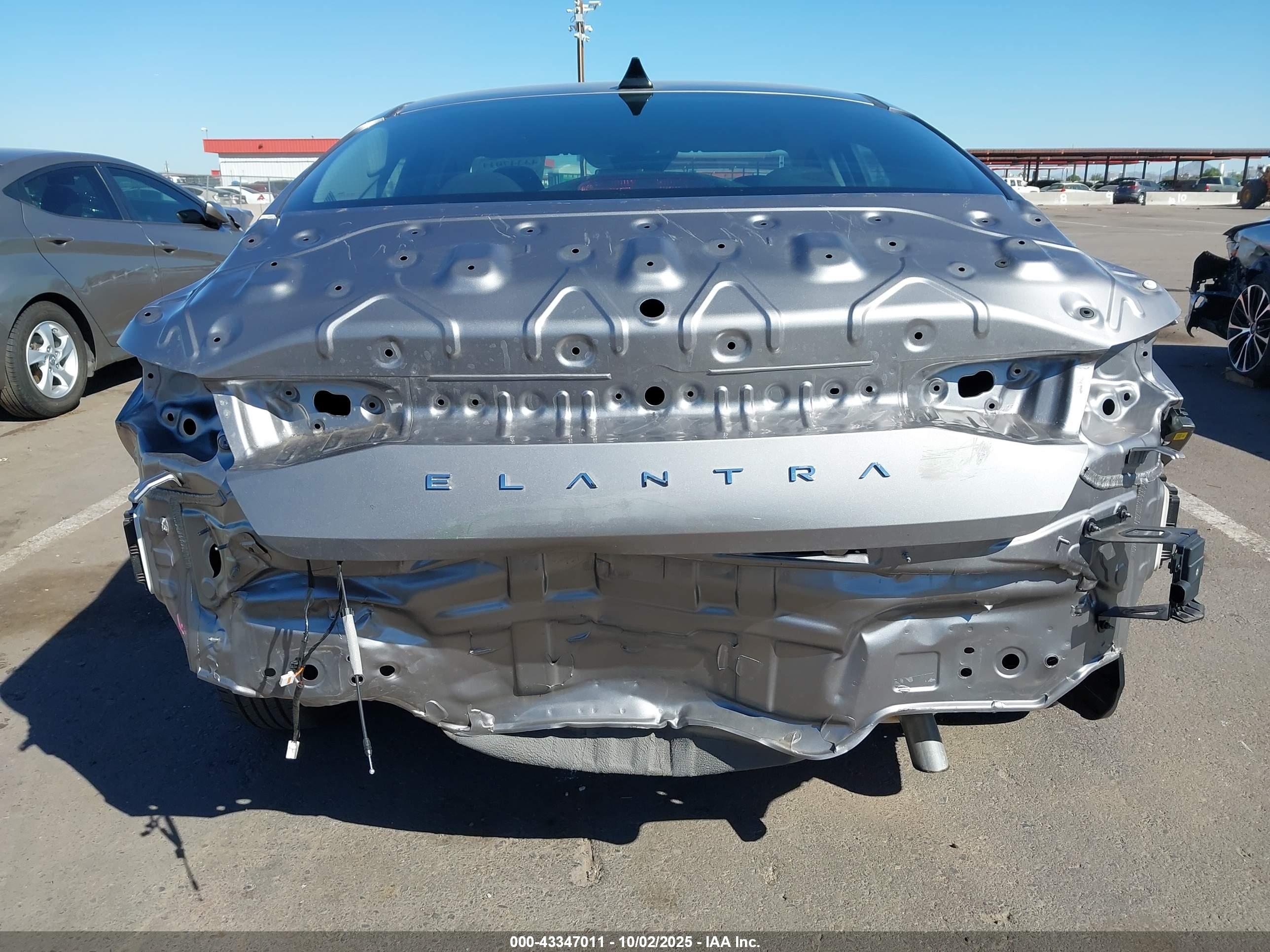 HYUNDAI ELANTRA image 6