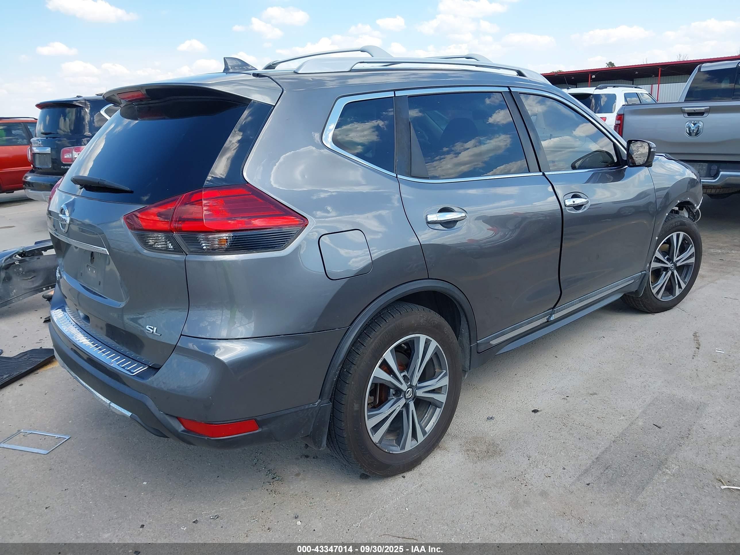 NISSAN ROGUE image 4