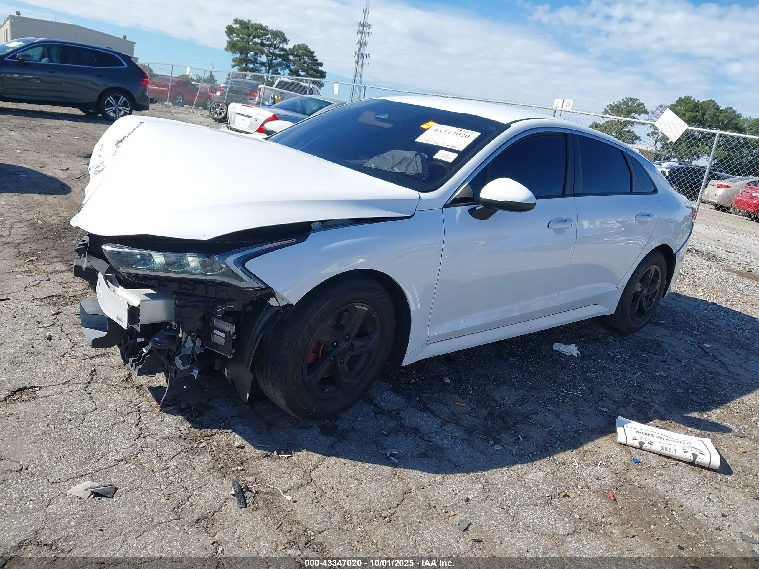 KIA K5 image 2