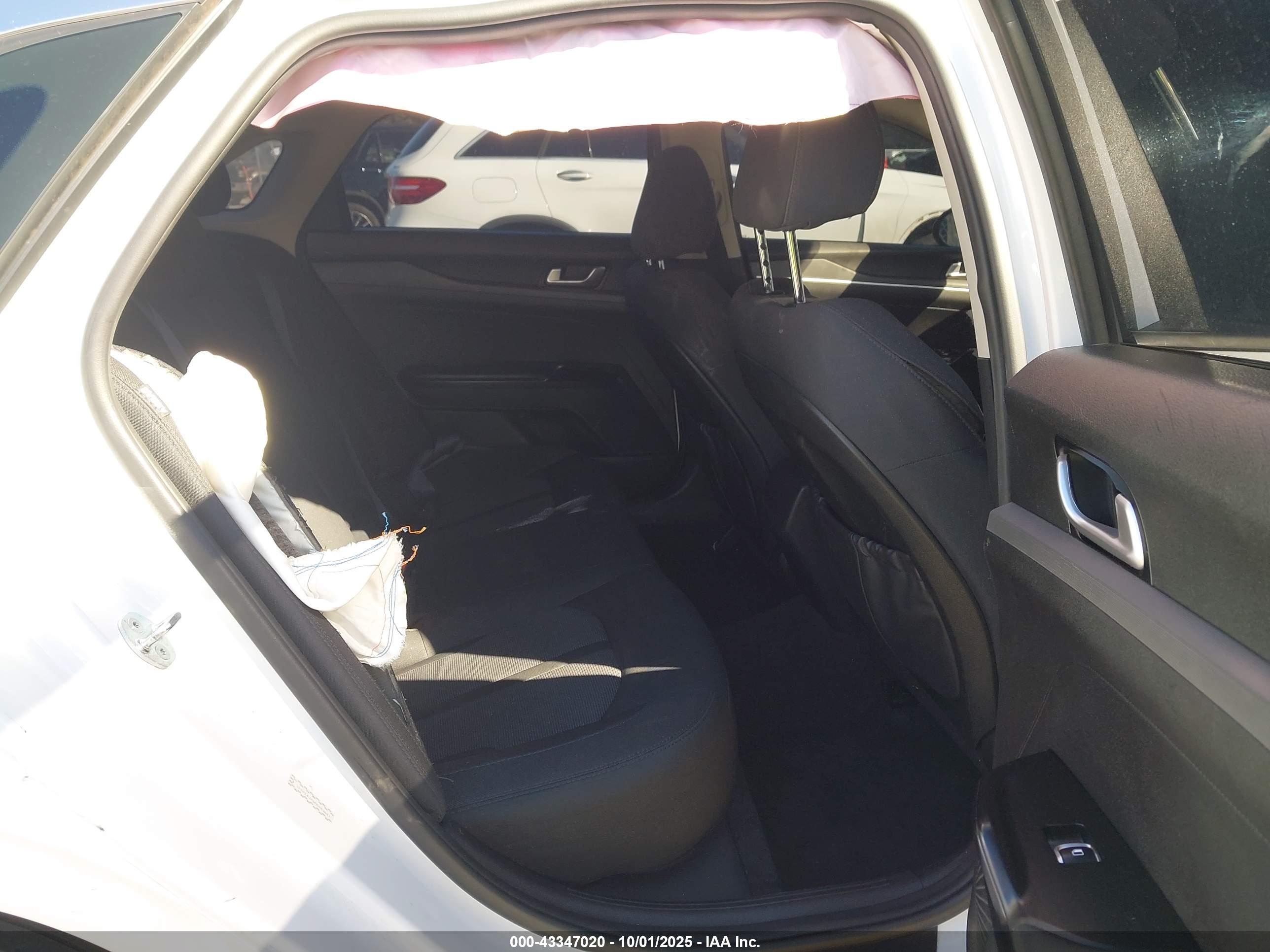 KIA K5 image 8