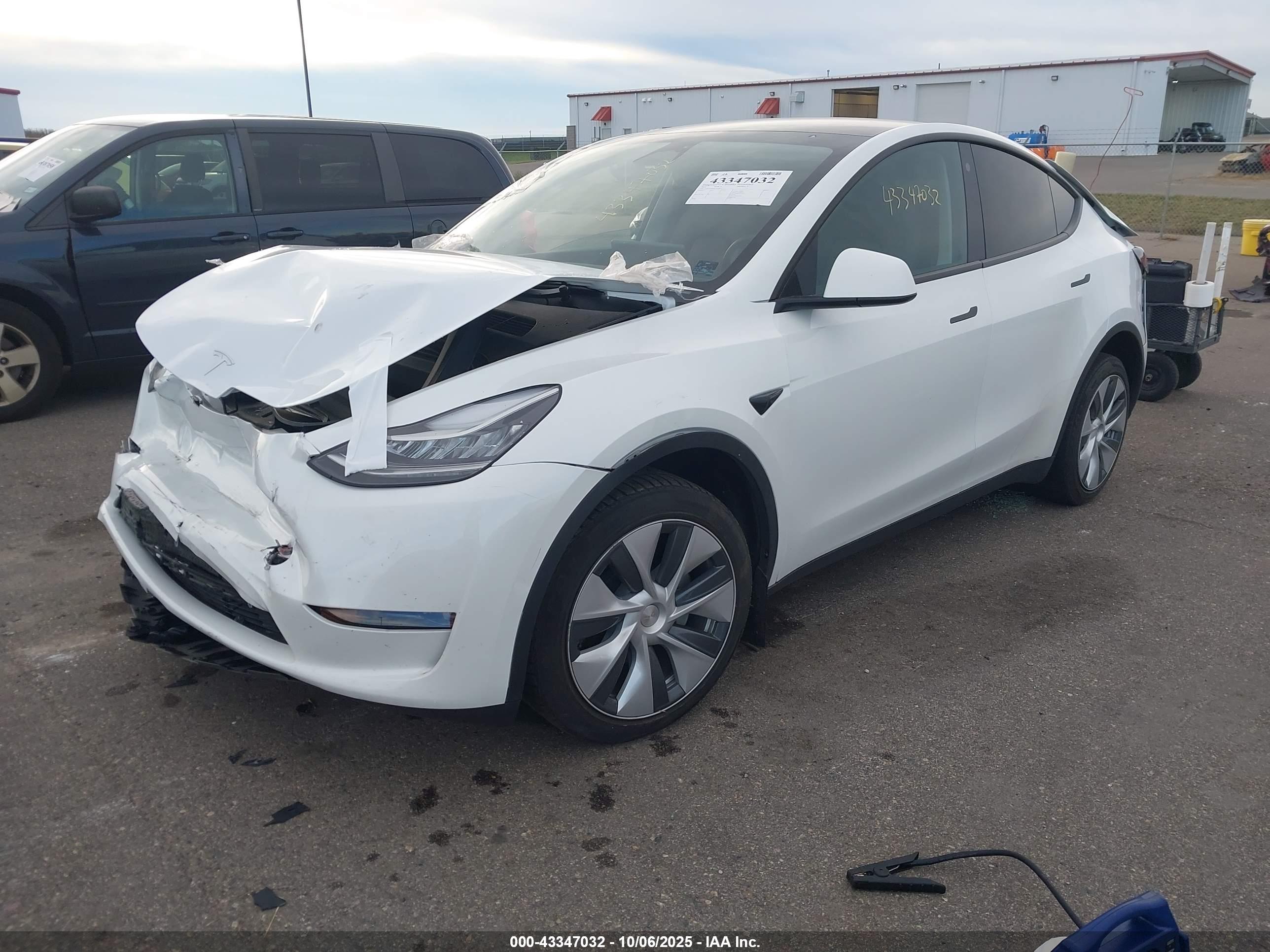 TESLA MODEL image 2
