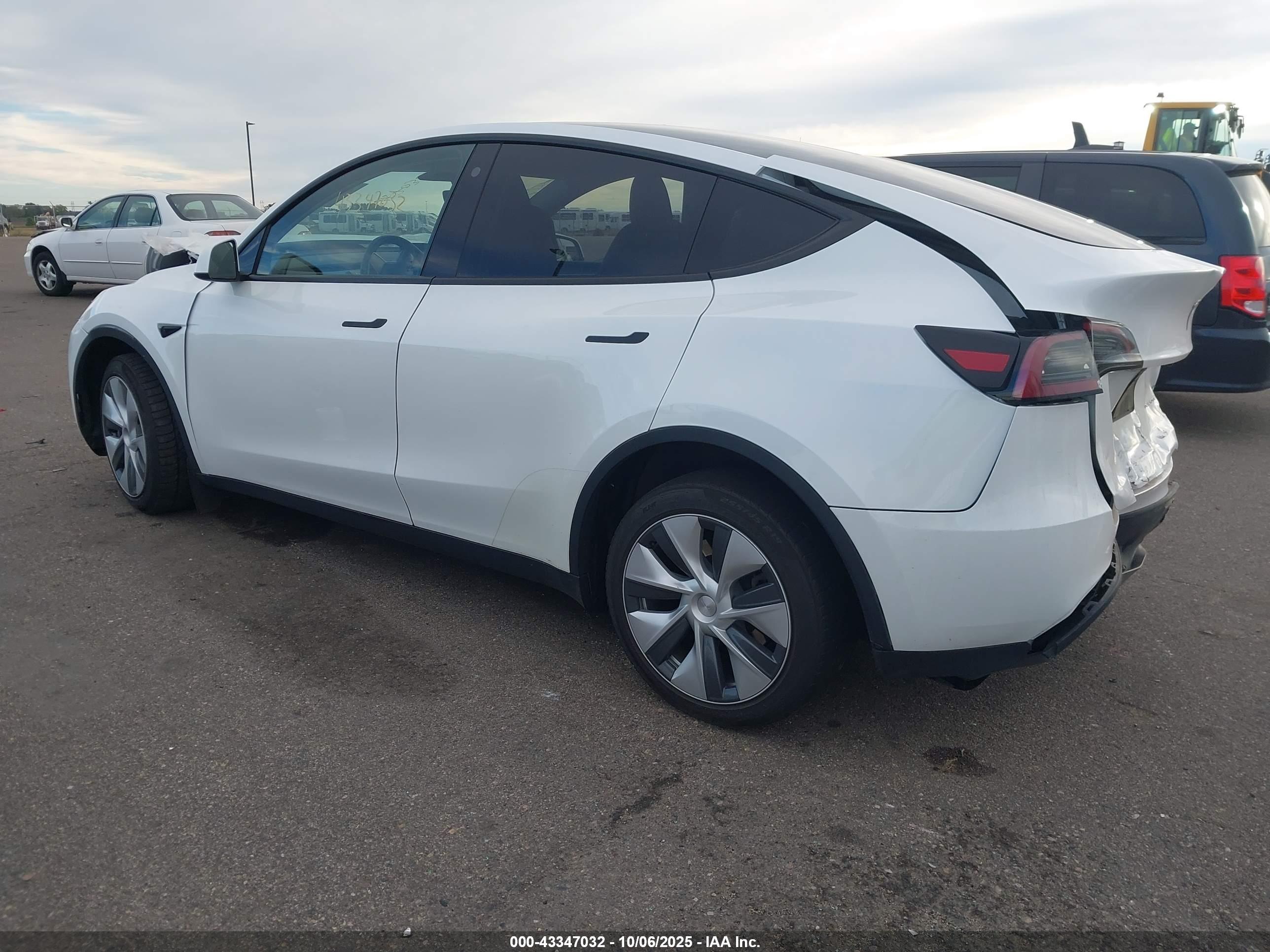 TESLA MODEL image 3