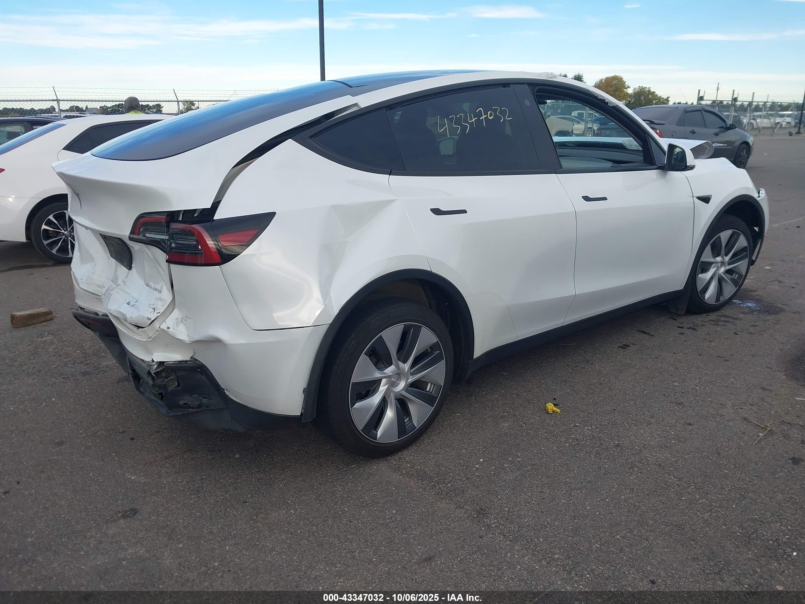 TESLA MODEL image 4