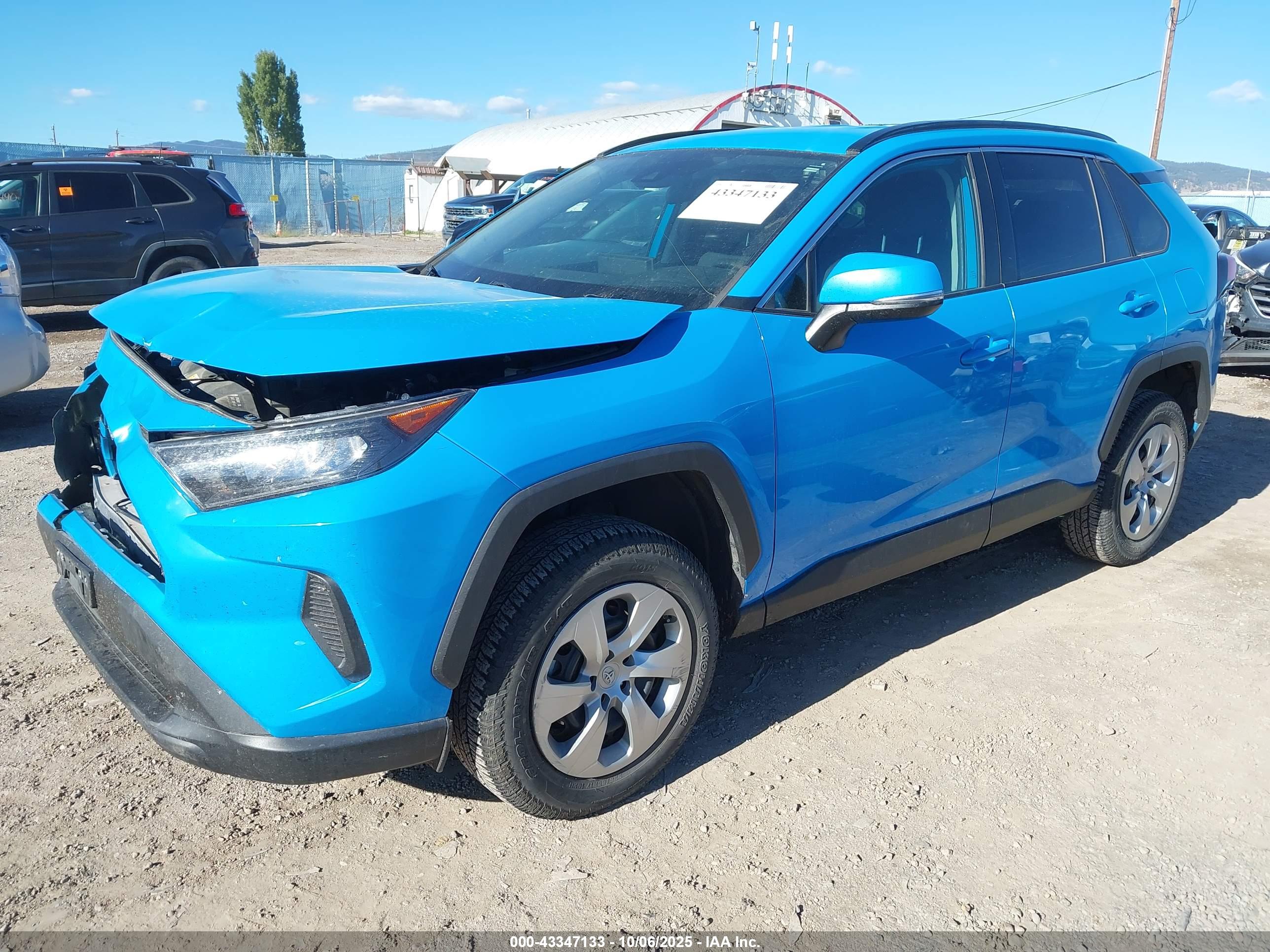 TOYOTA RAV4 image 2