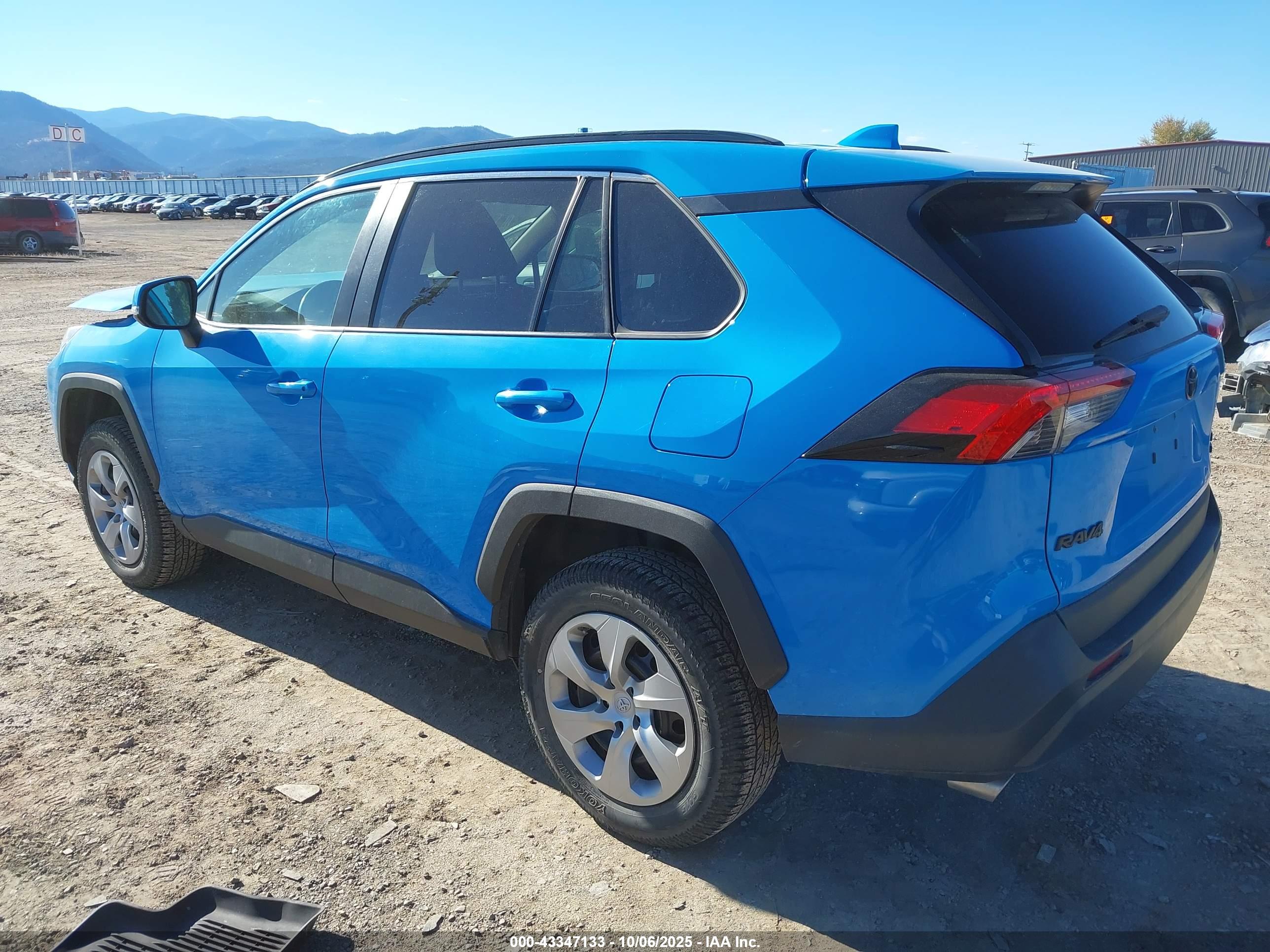 TOYOTA RAV4 image 3
