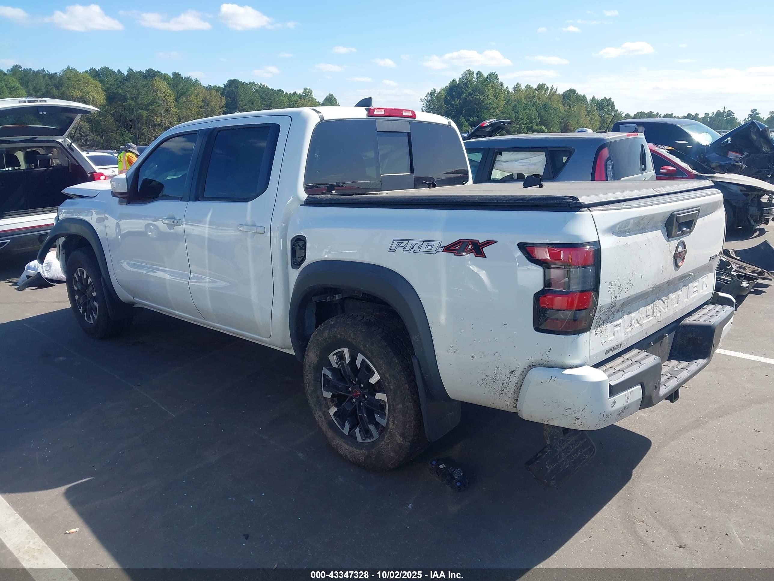 NISSAN FRONTIER image 3