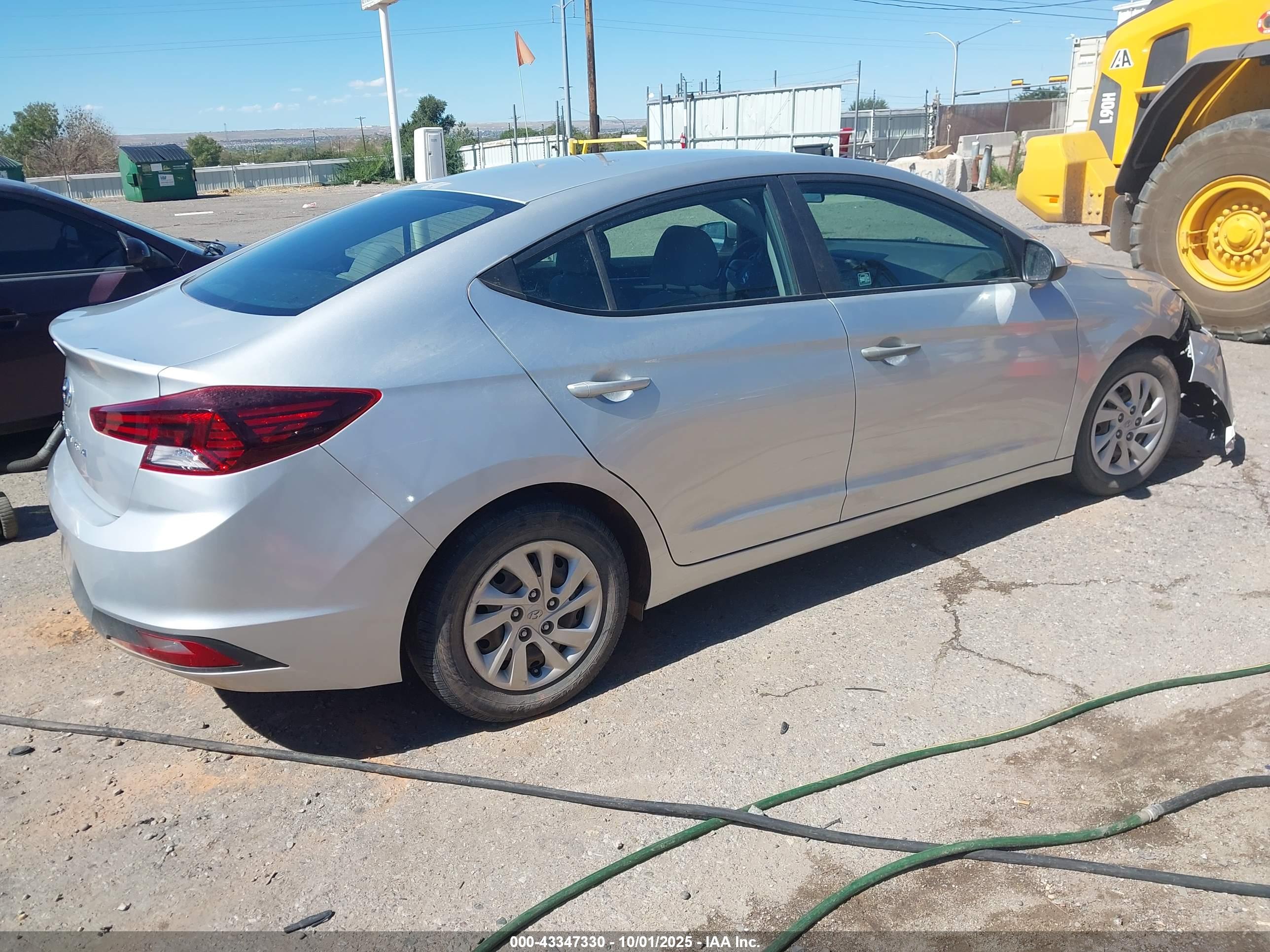HYUNDAI ELANTRA image 4