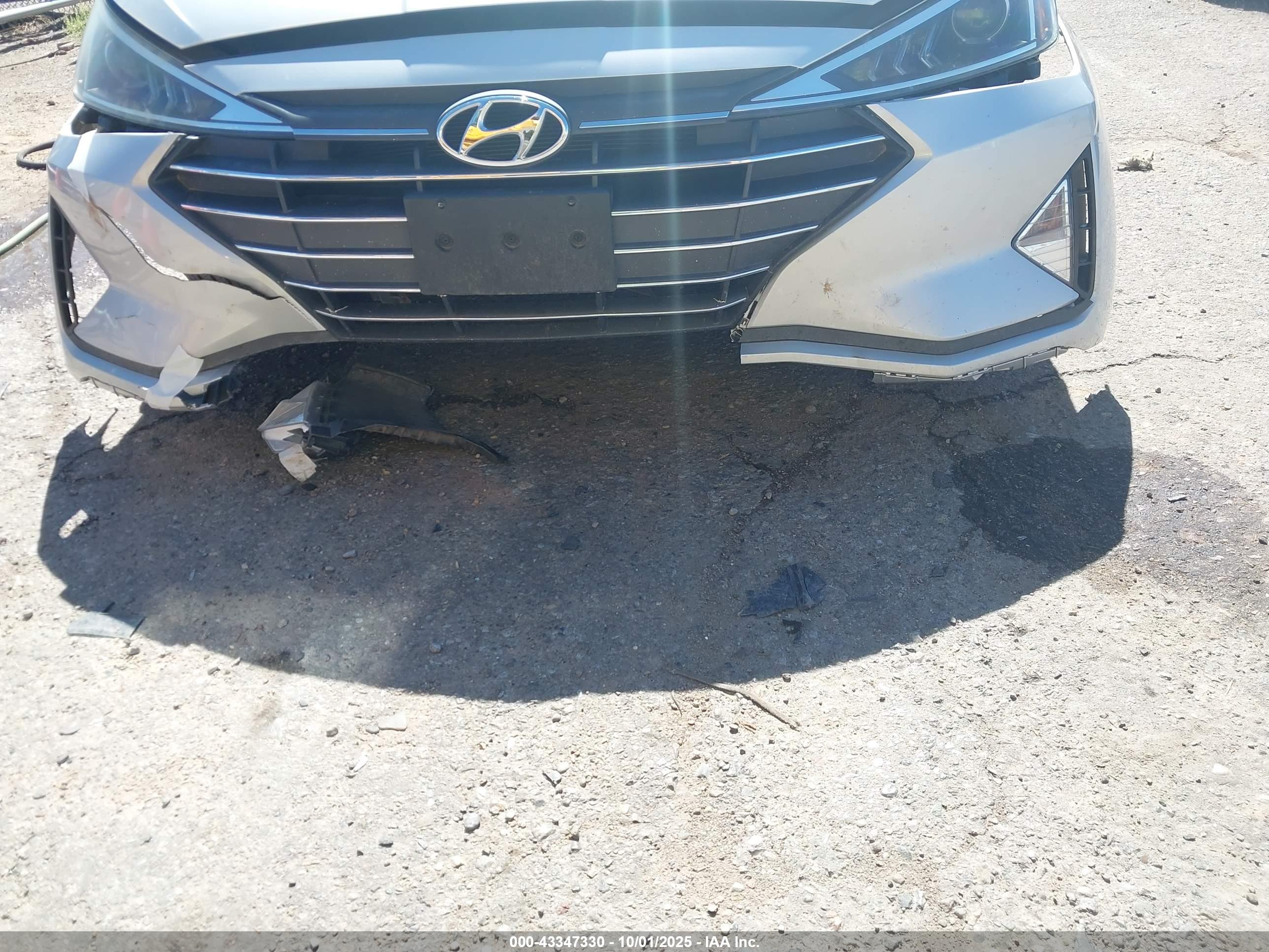 HYUNDAI ELANTRA image 6