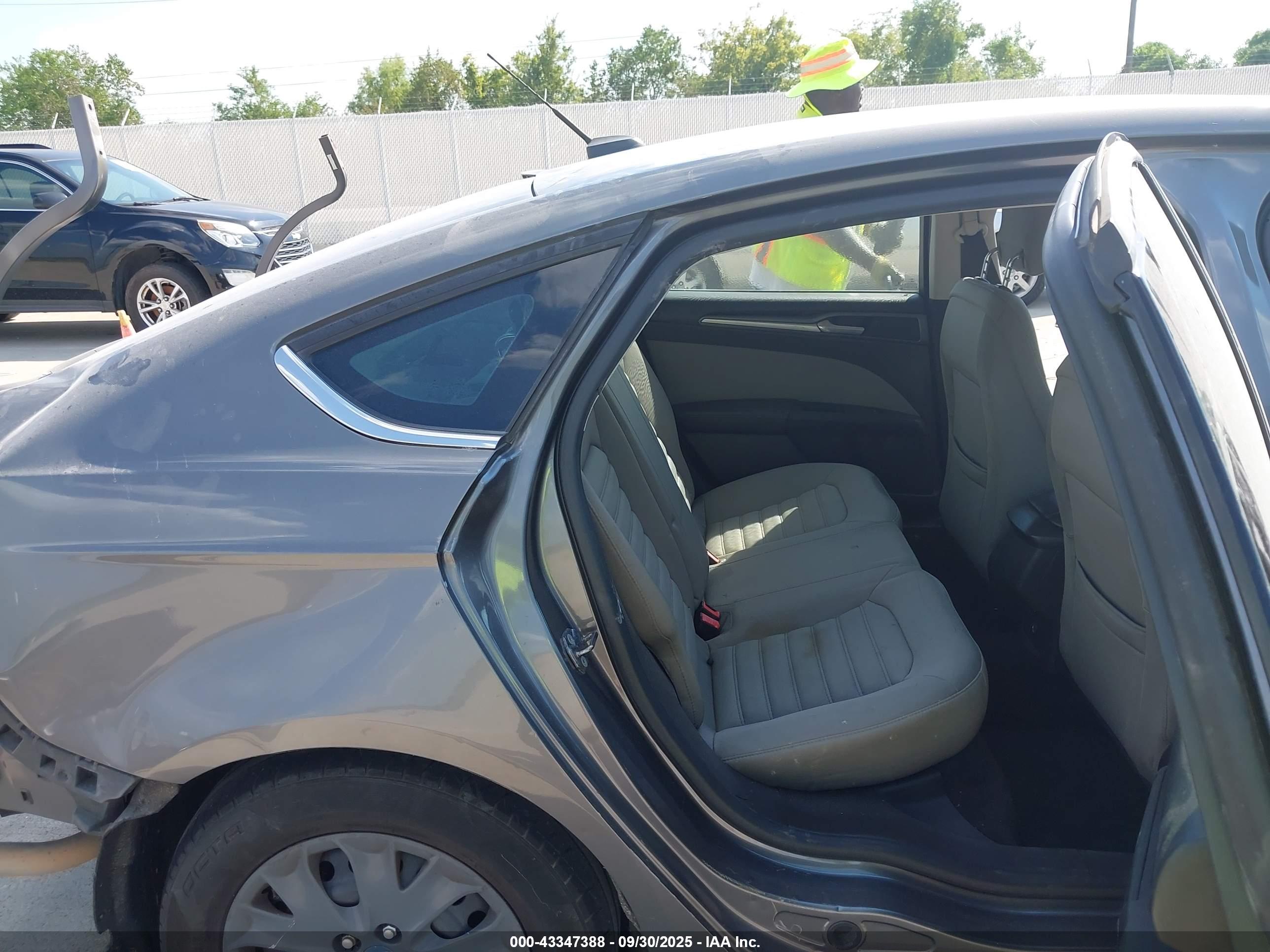 FORD FUSION image 8