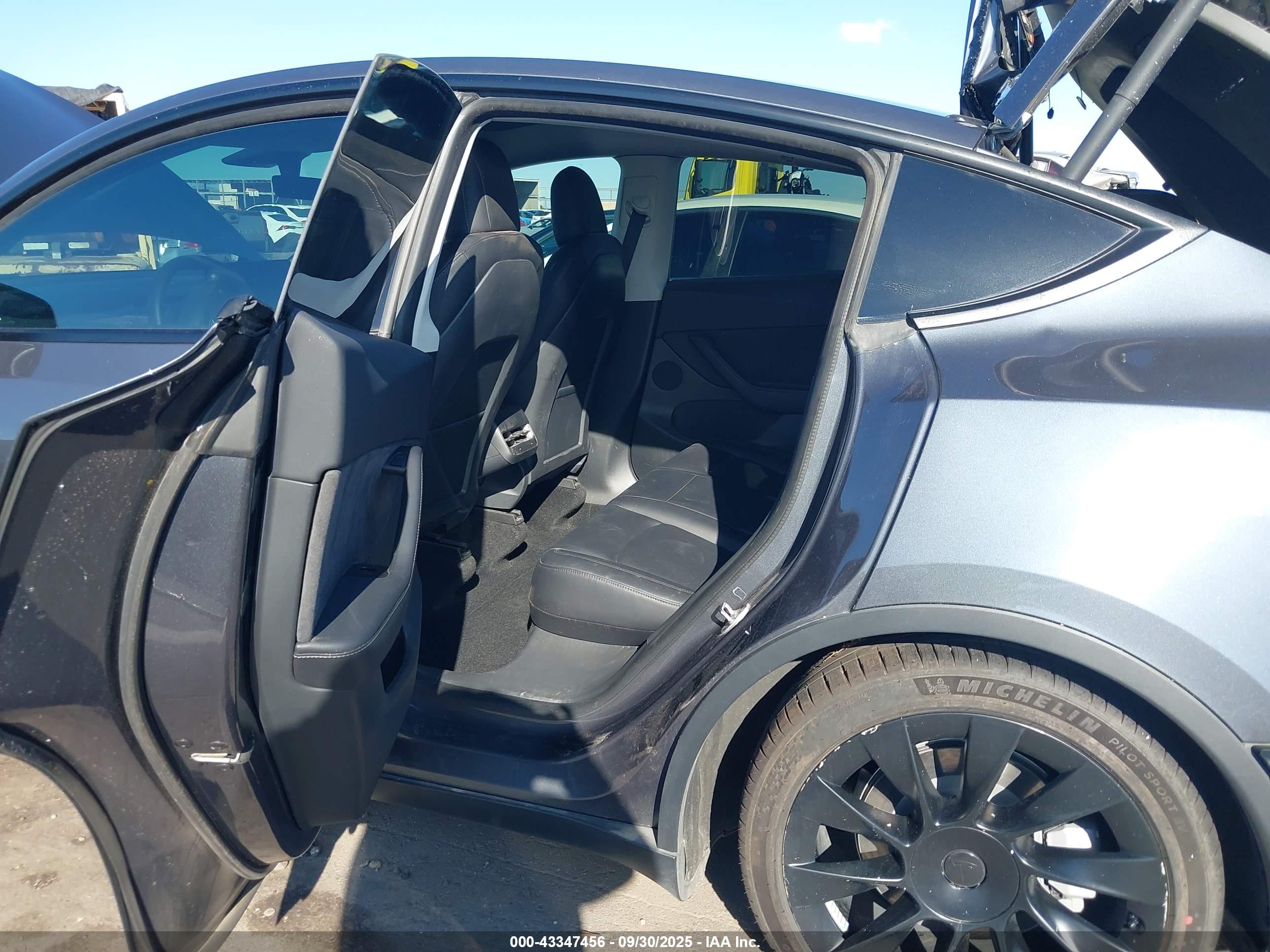 TESLA MODEL image 8