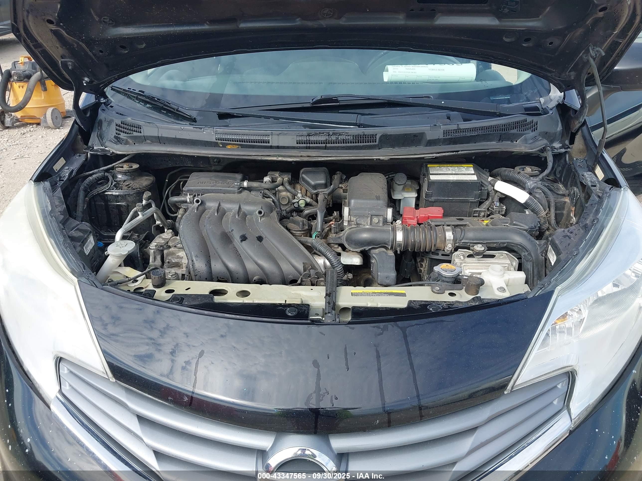 NISSAN VERSA image 10