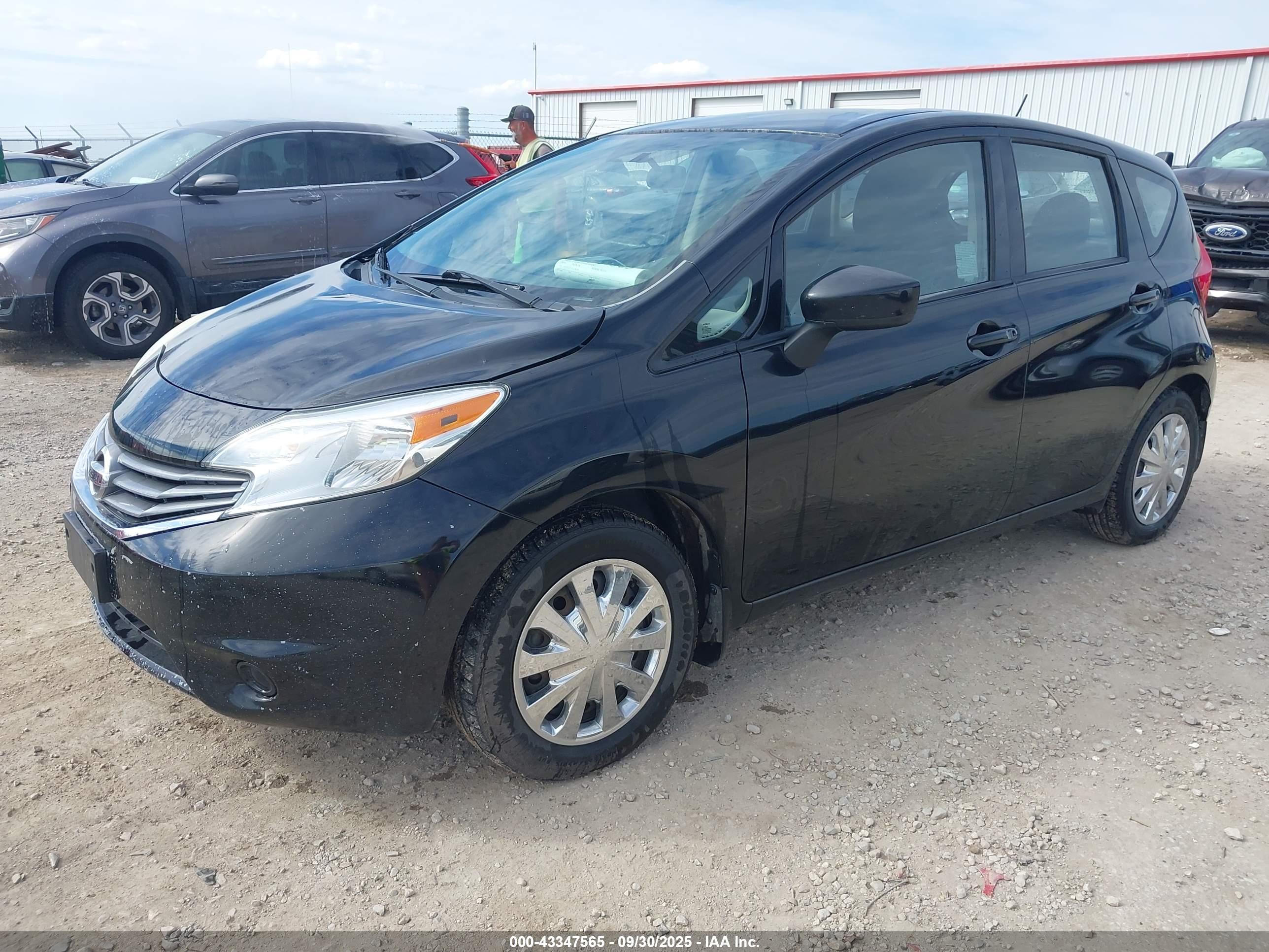 NISSAN VERSA image 2