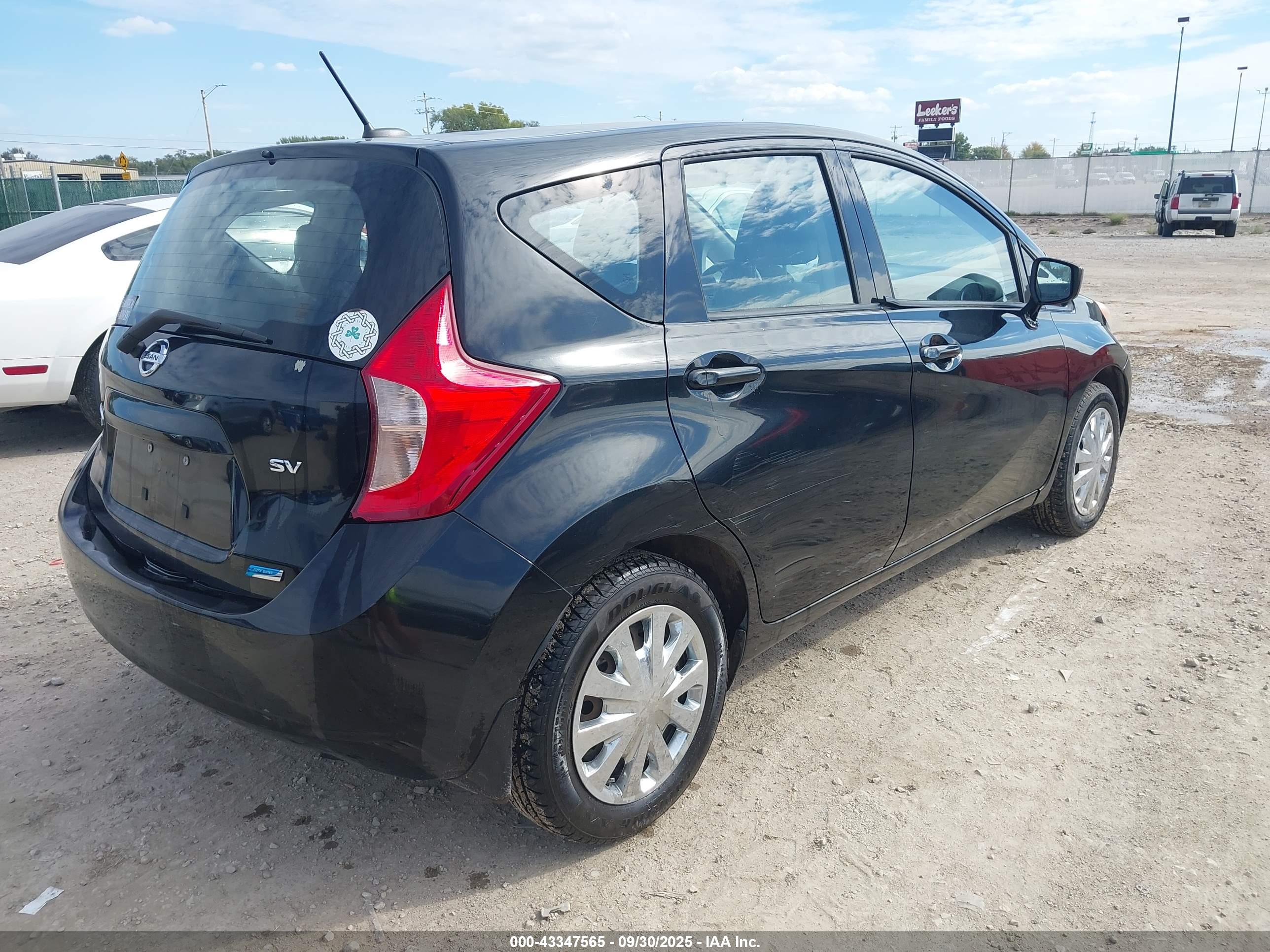 NISSAN VERSA image 4