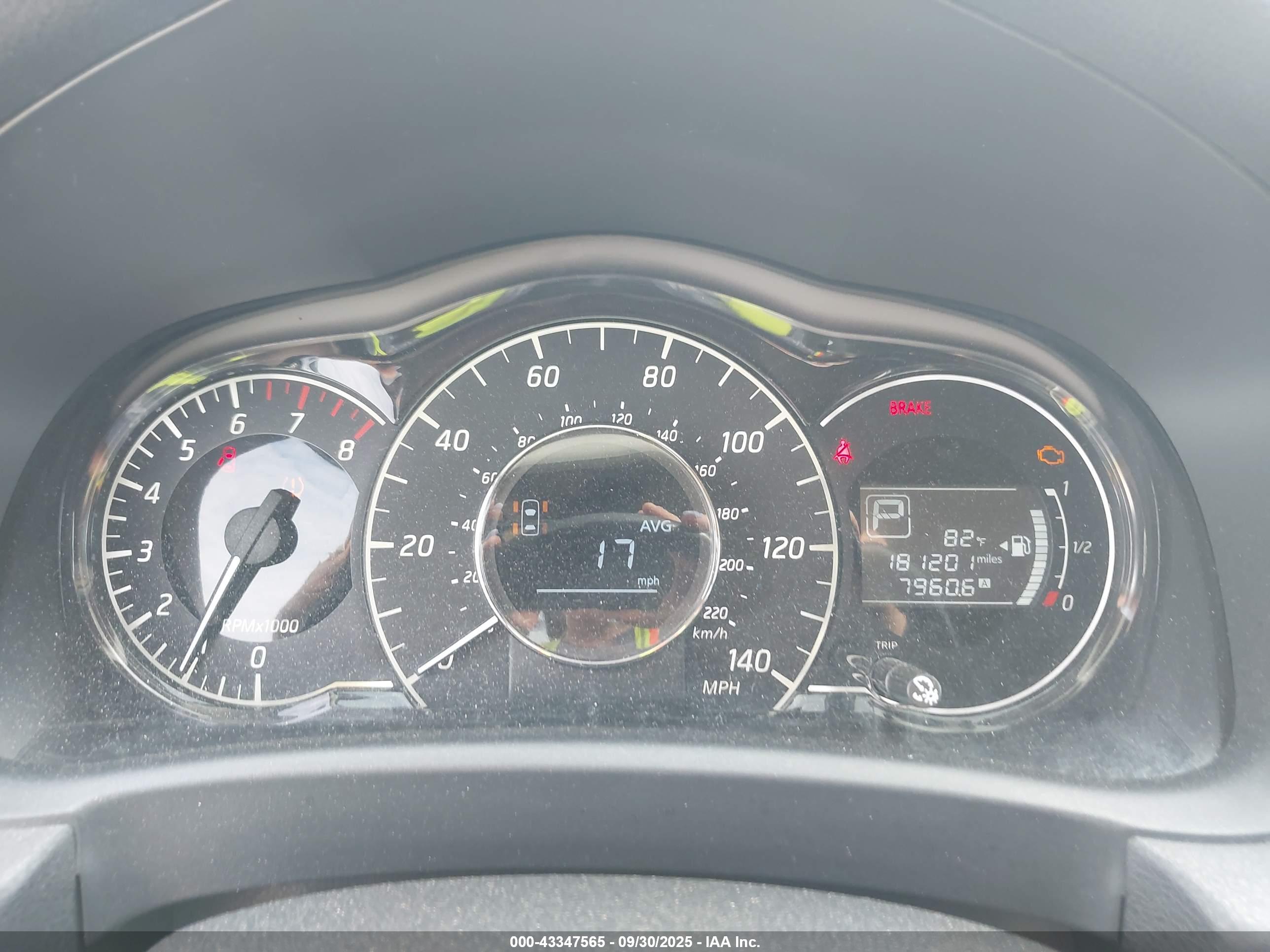 NISSAN VERSA image 7