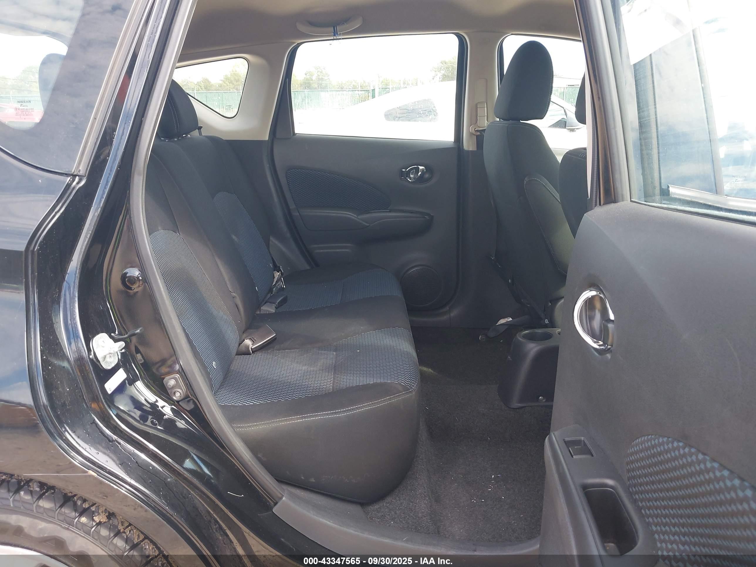 NISSAN VERSA image 8
