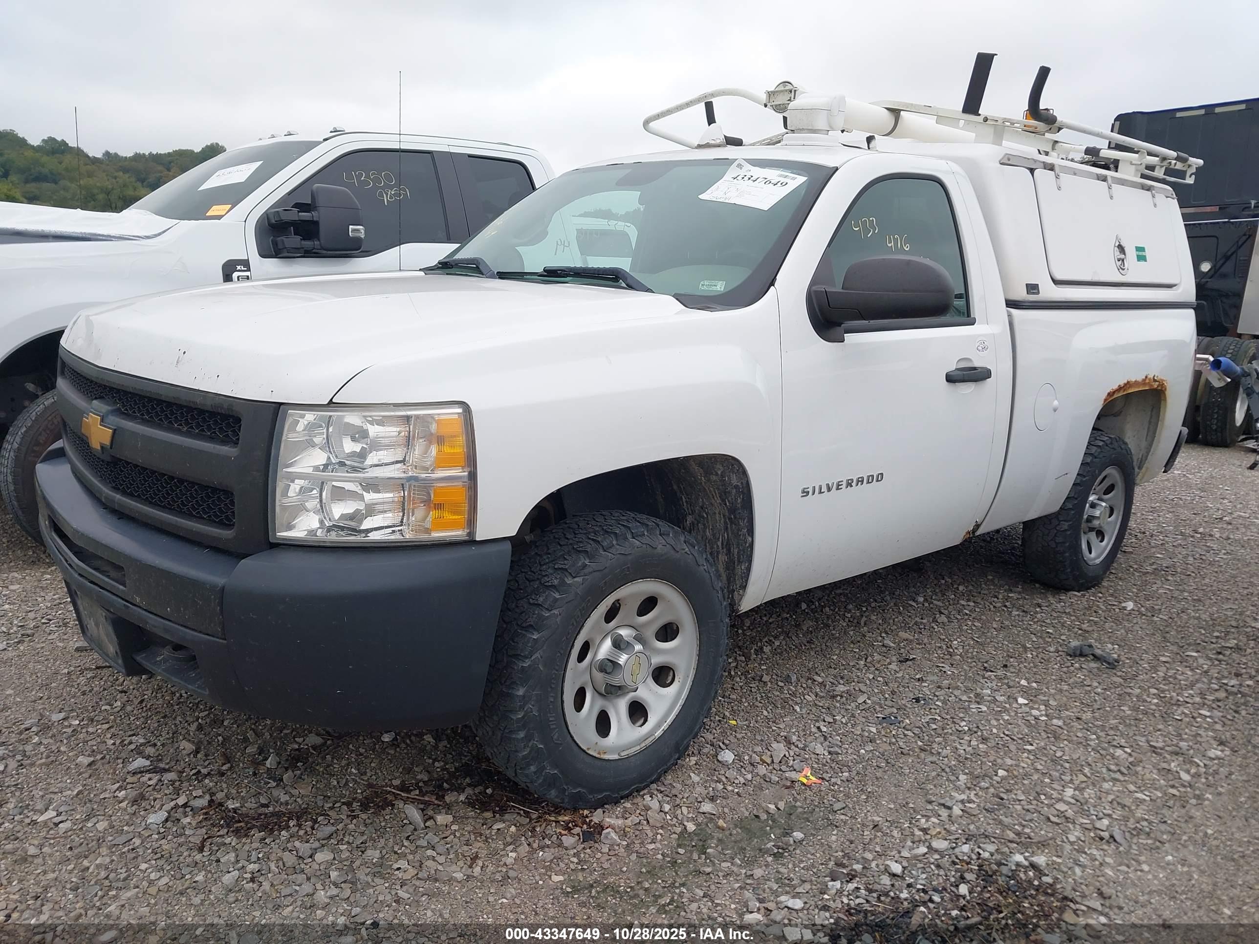 CHEVROLET SILVERADO image 2