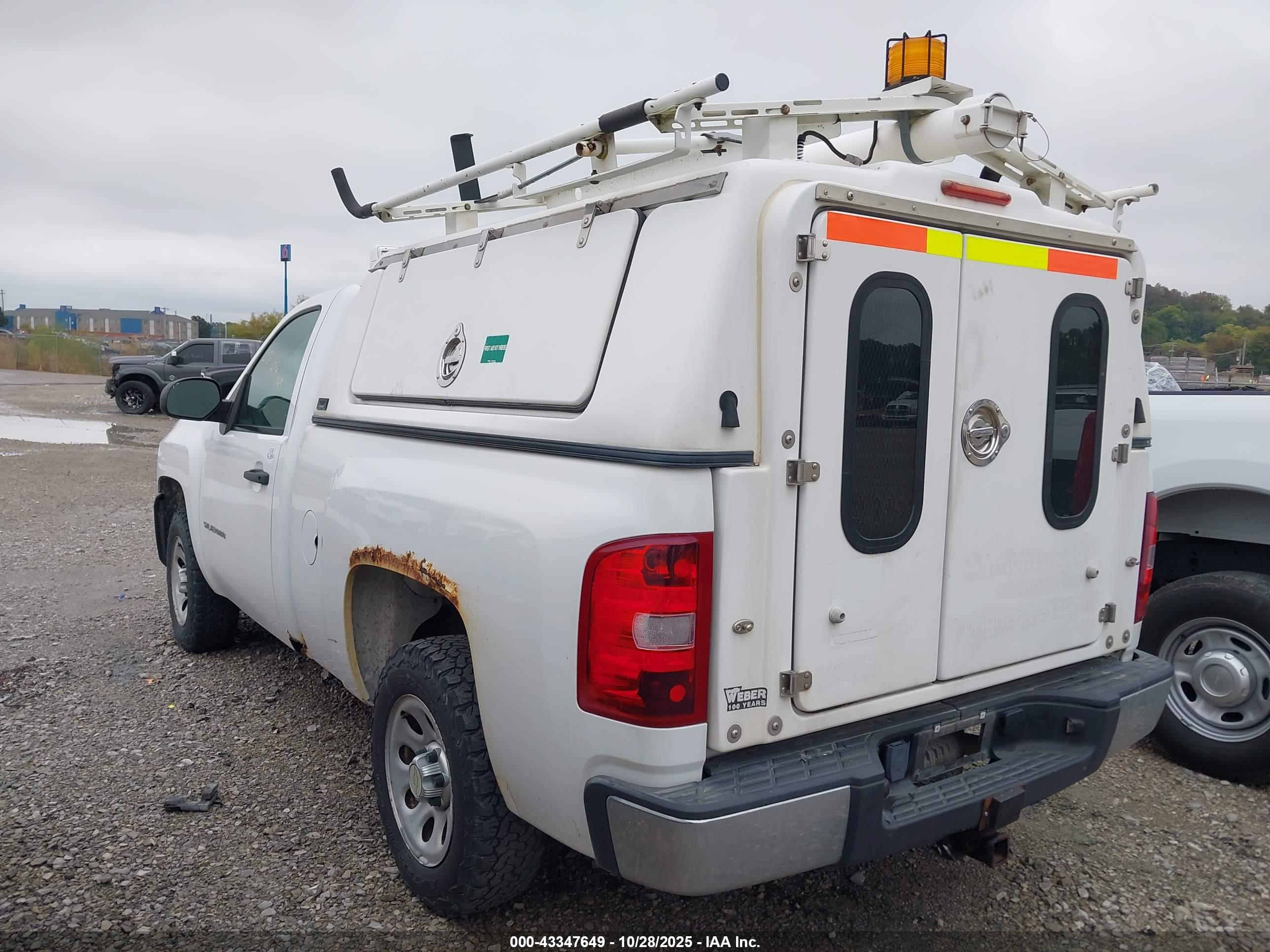 CHEVROLET SILVERADO image 3