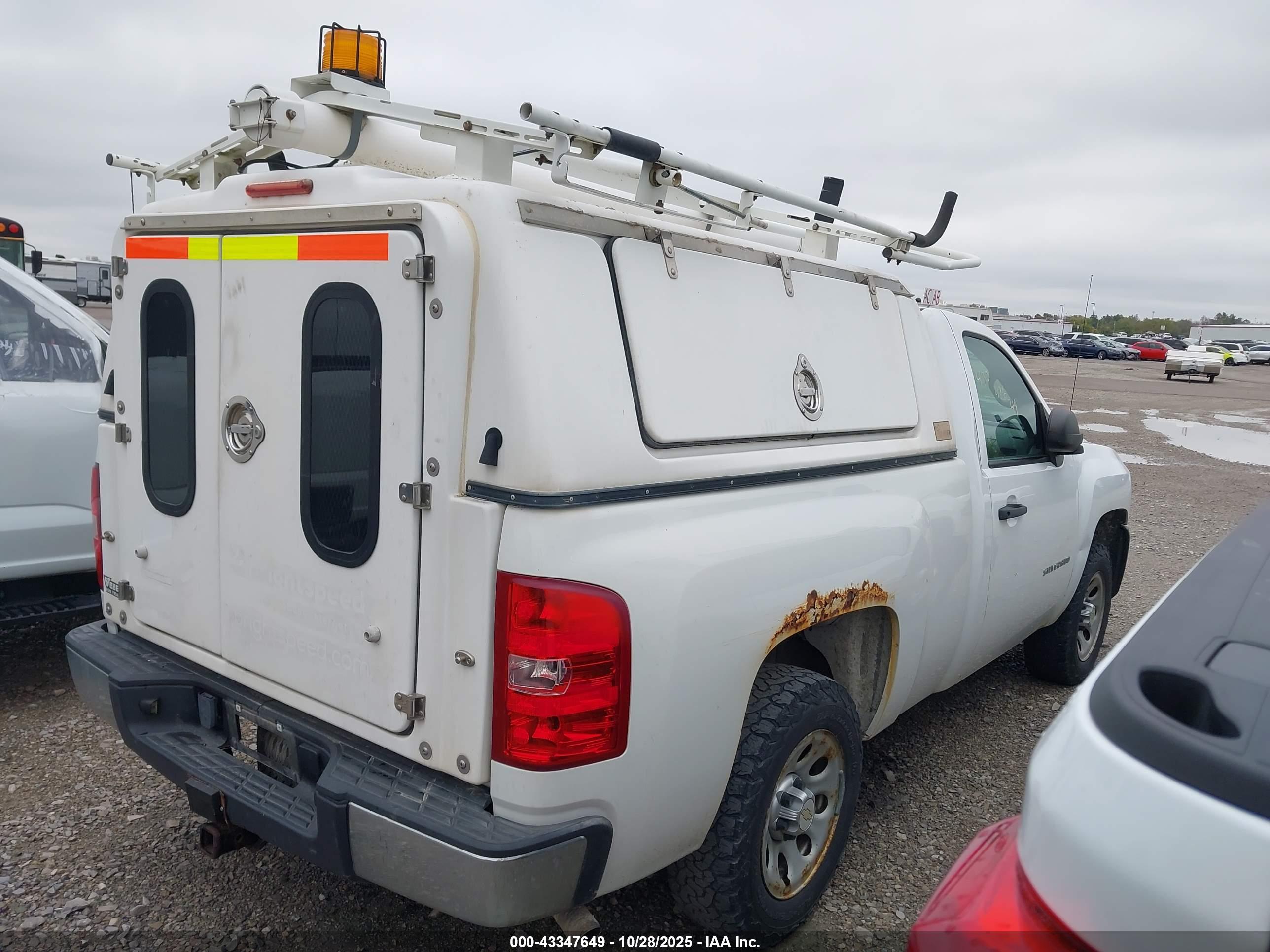 CHEVROLET SILVERADO image 4