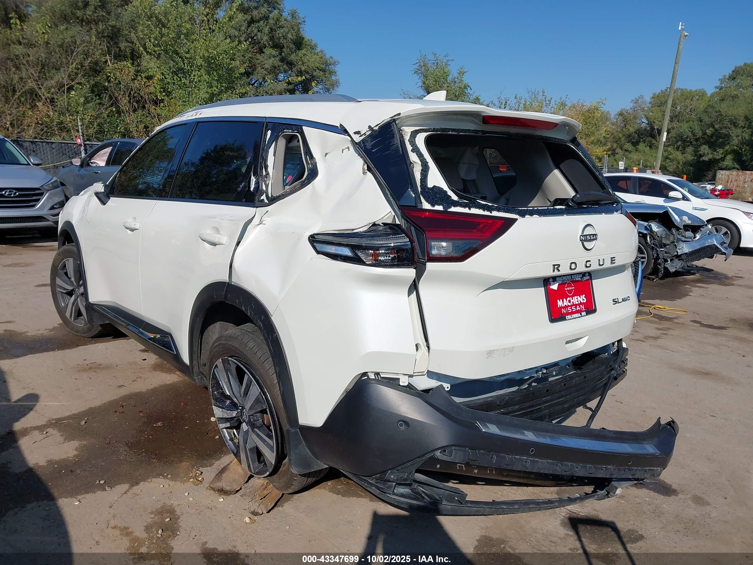 NISSAN ROGUE image 3