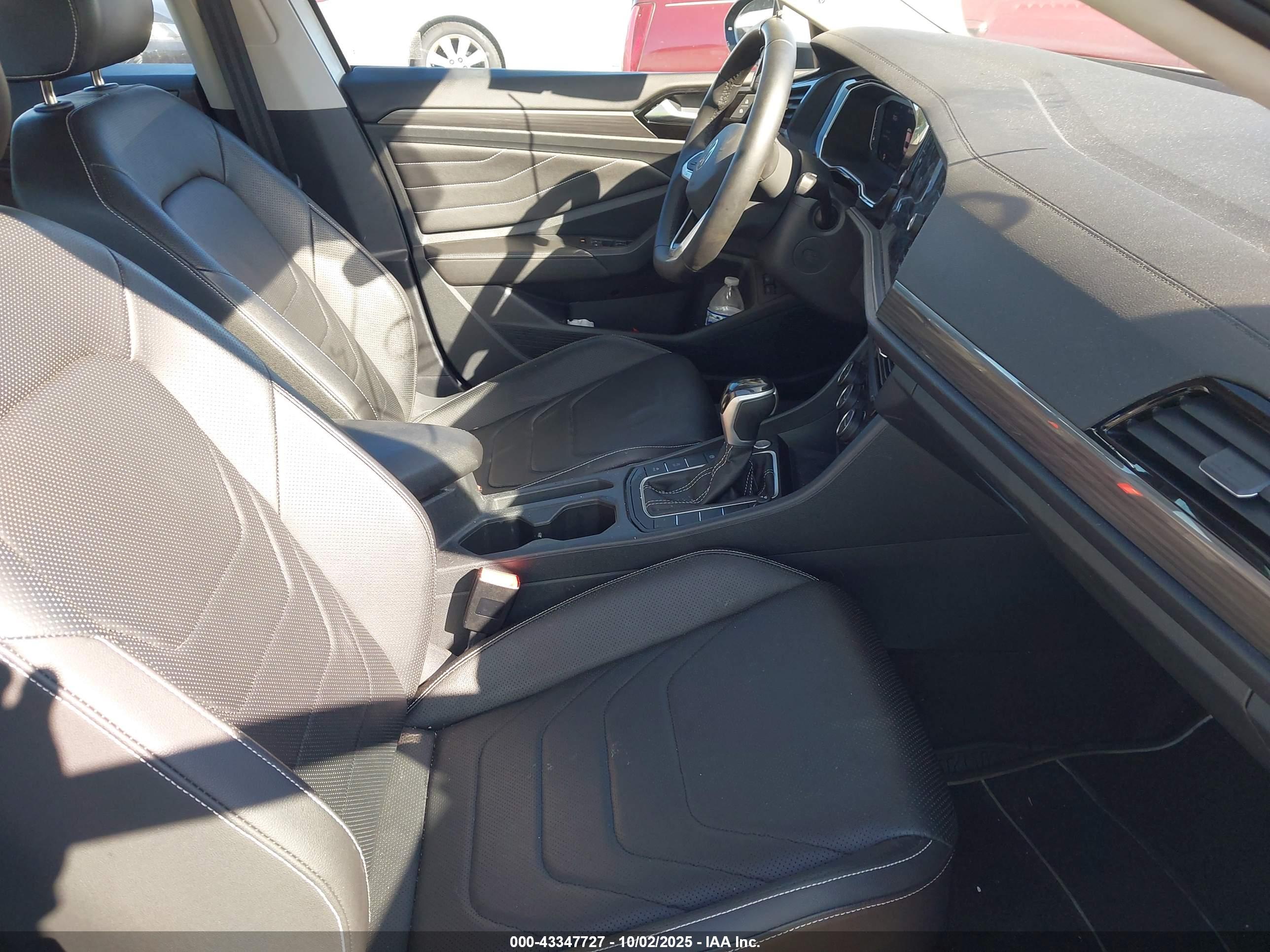 VOLKSWAGEN JETTA image 5