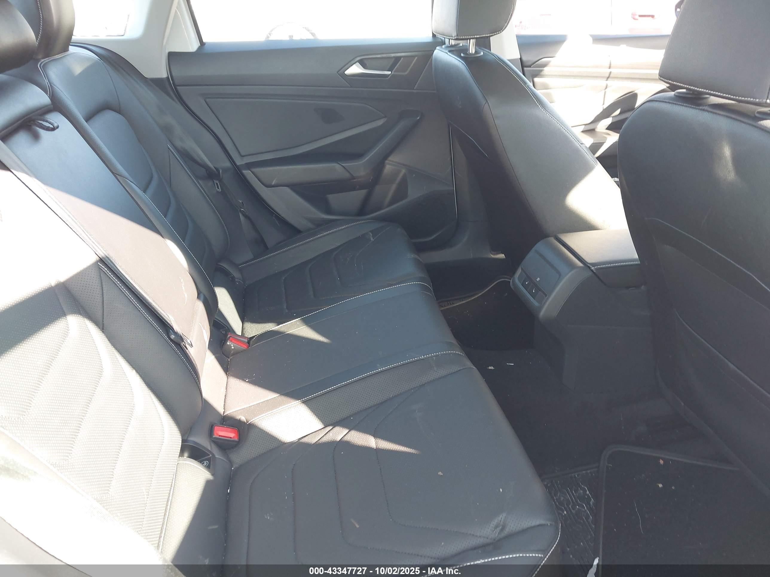 VOLKSWAGEN JETTA image 8