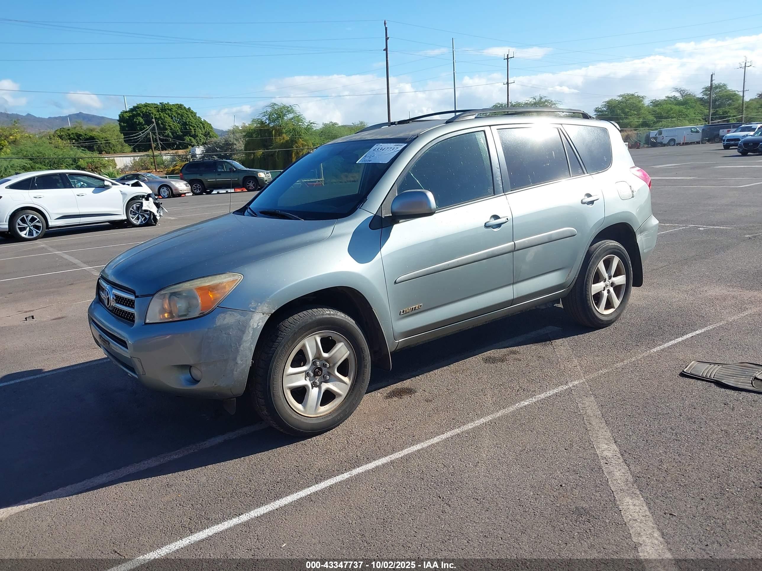 TOYOTA RAV4 image 2
