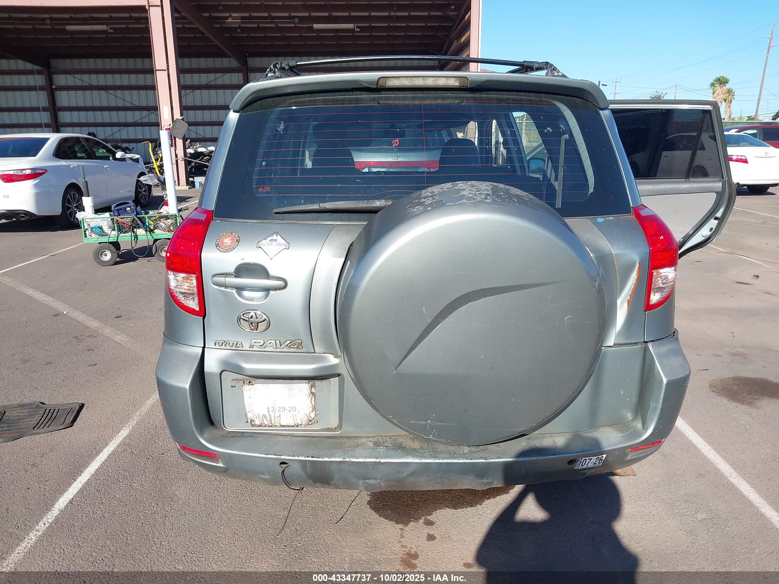 TOYOTA RAV4 image 6
