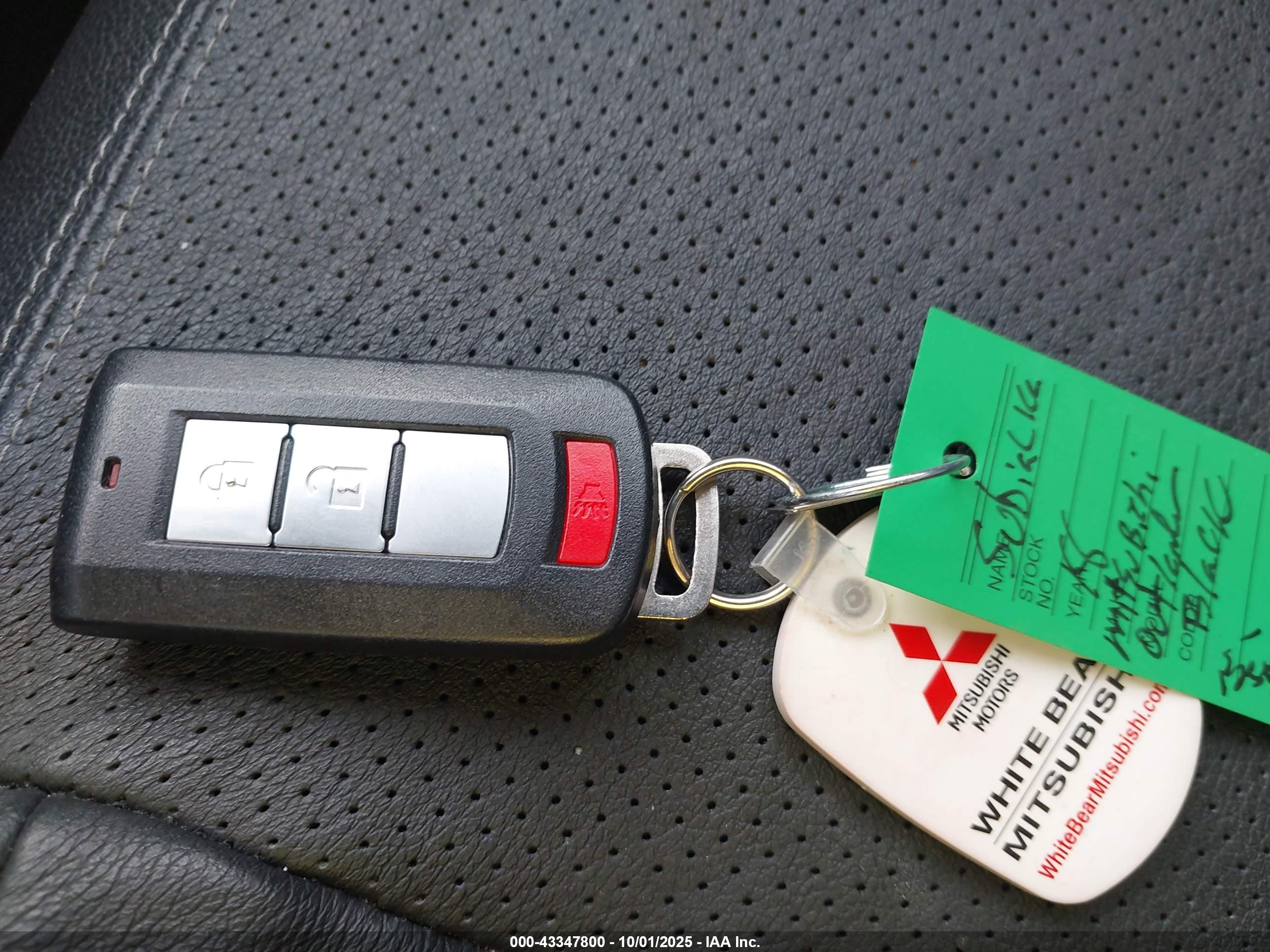 MITSUBISHI OUTLANDER image 11