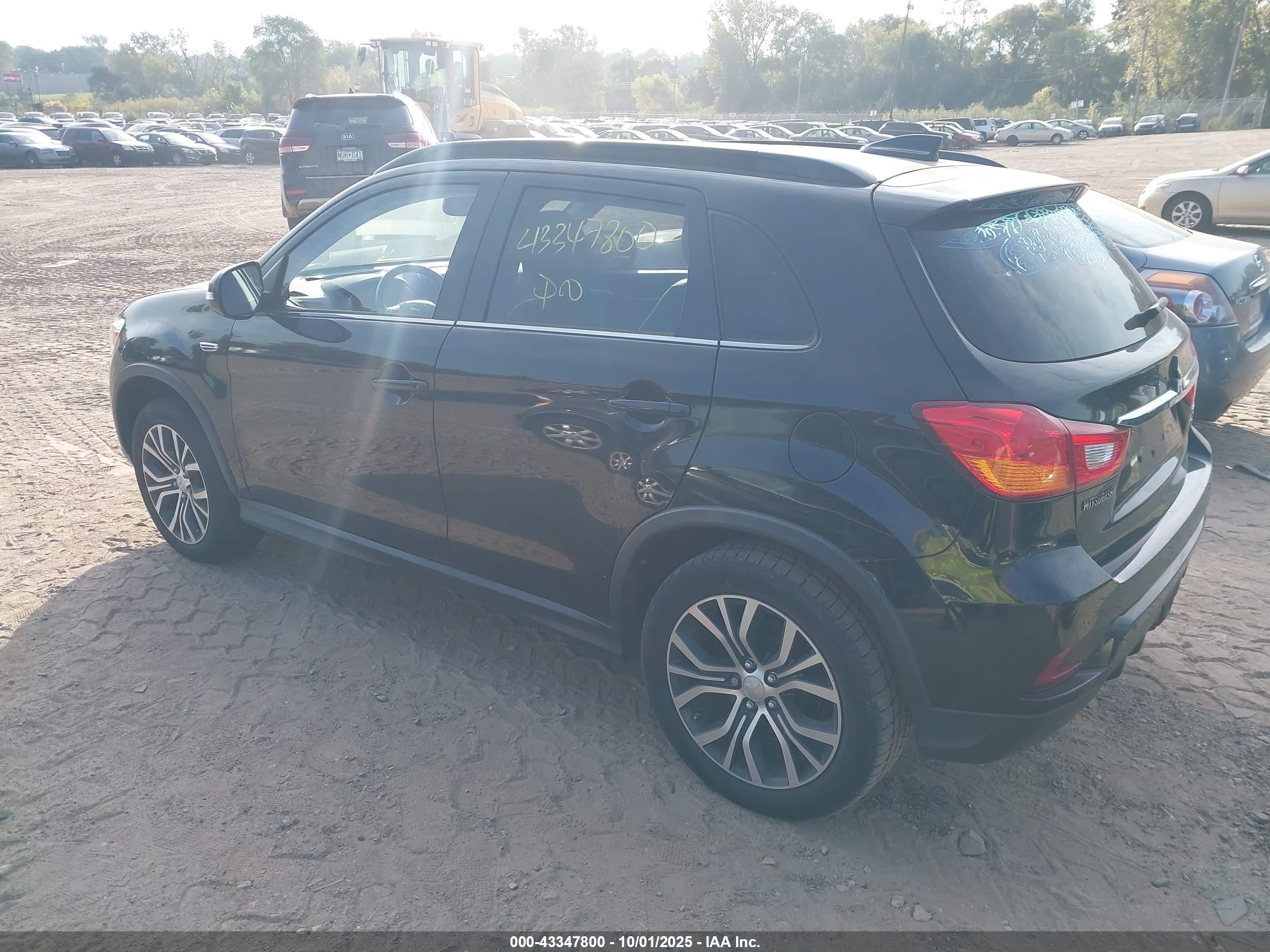 MITSUBISHI OUTLANDER image 3