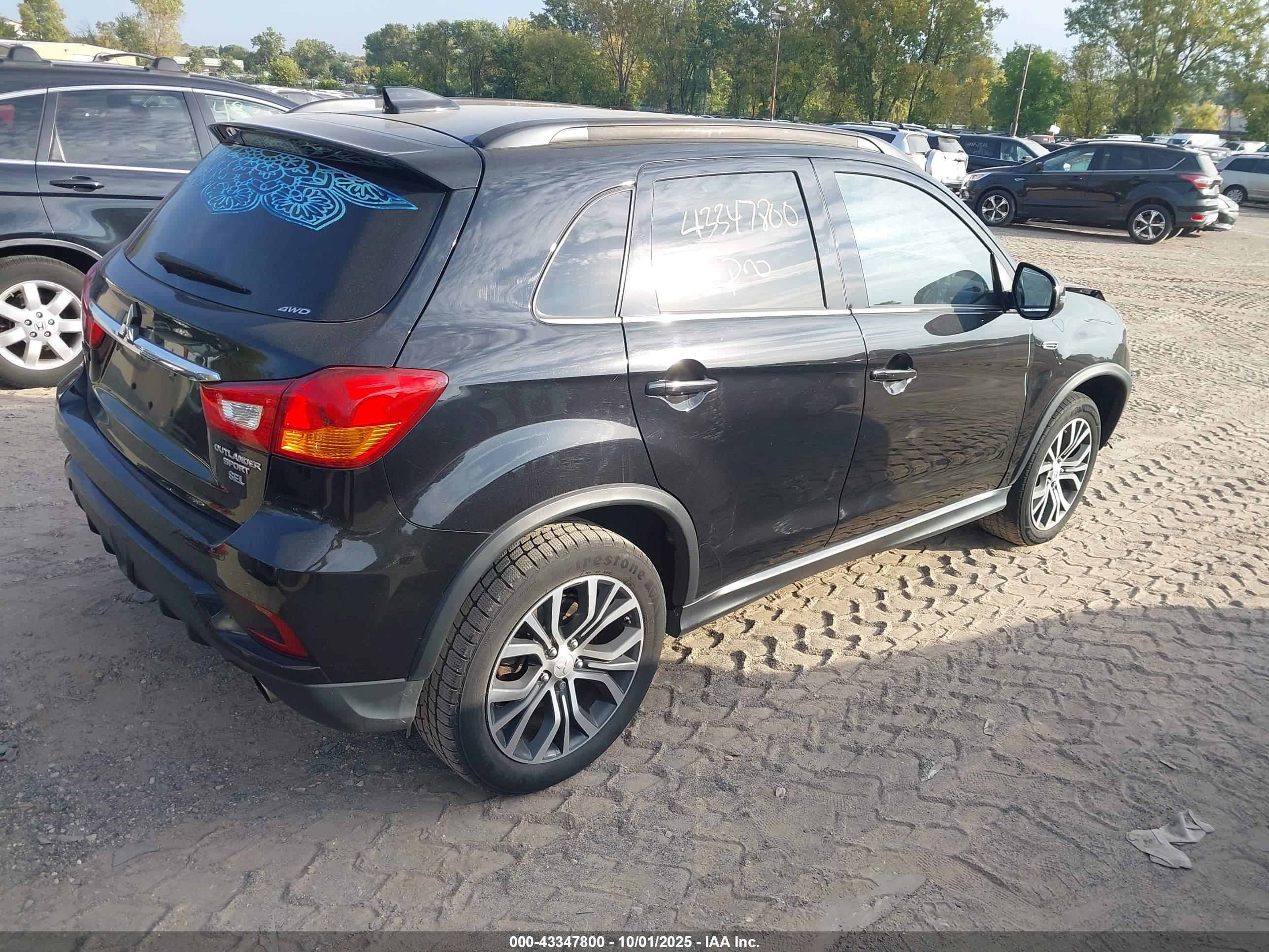 MITSUBISHI OUTLANDER image 4