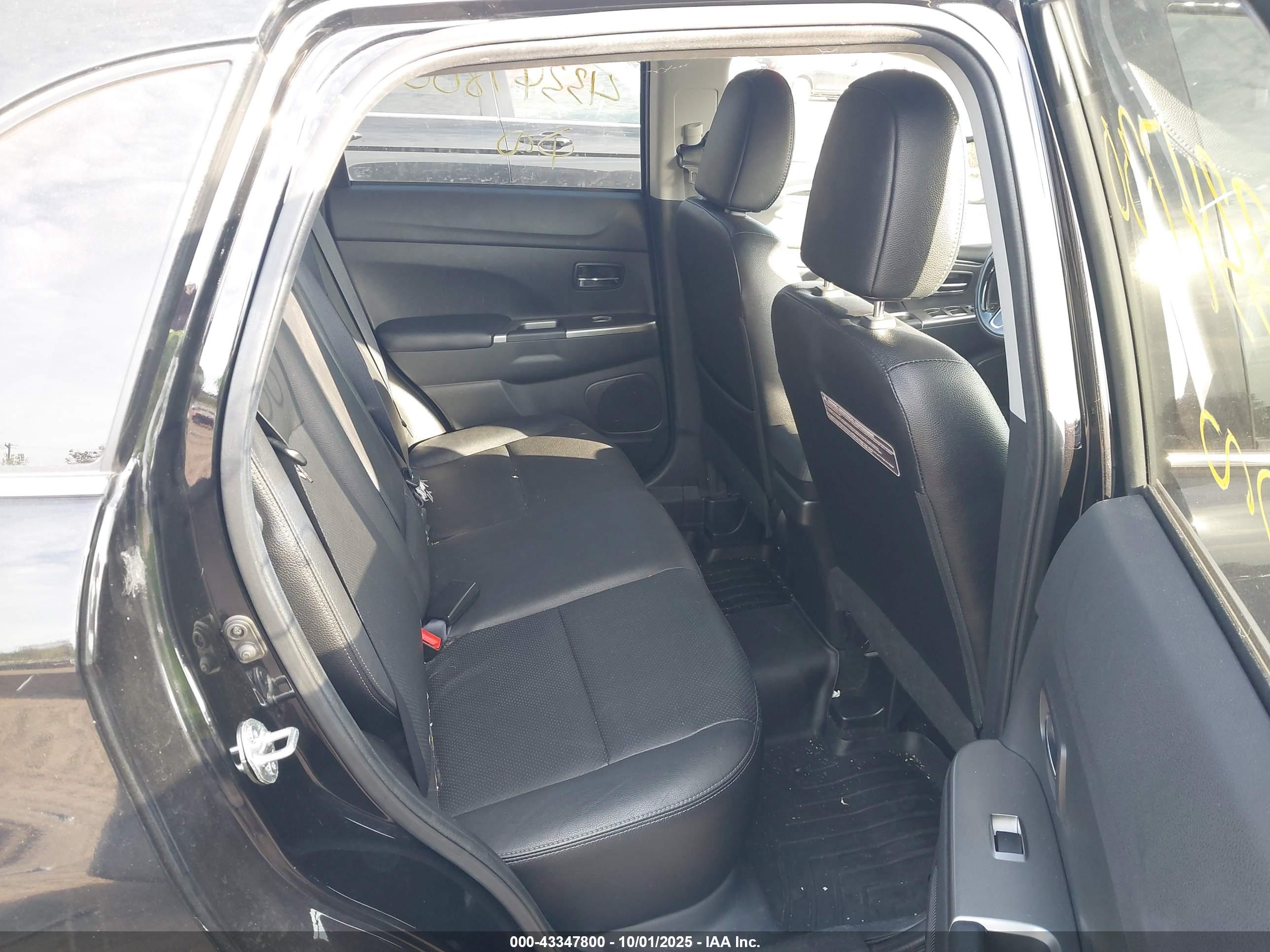 MITSUBISHI OUTLANDER image 8