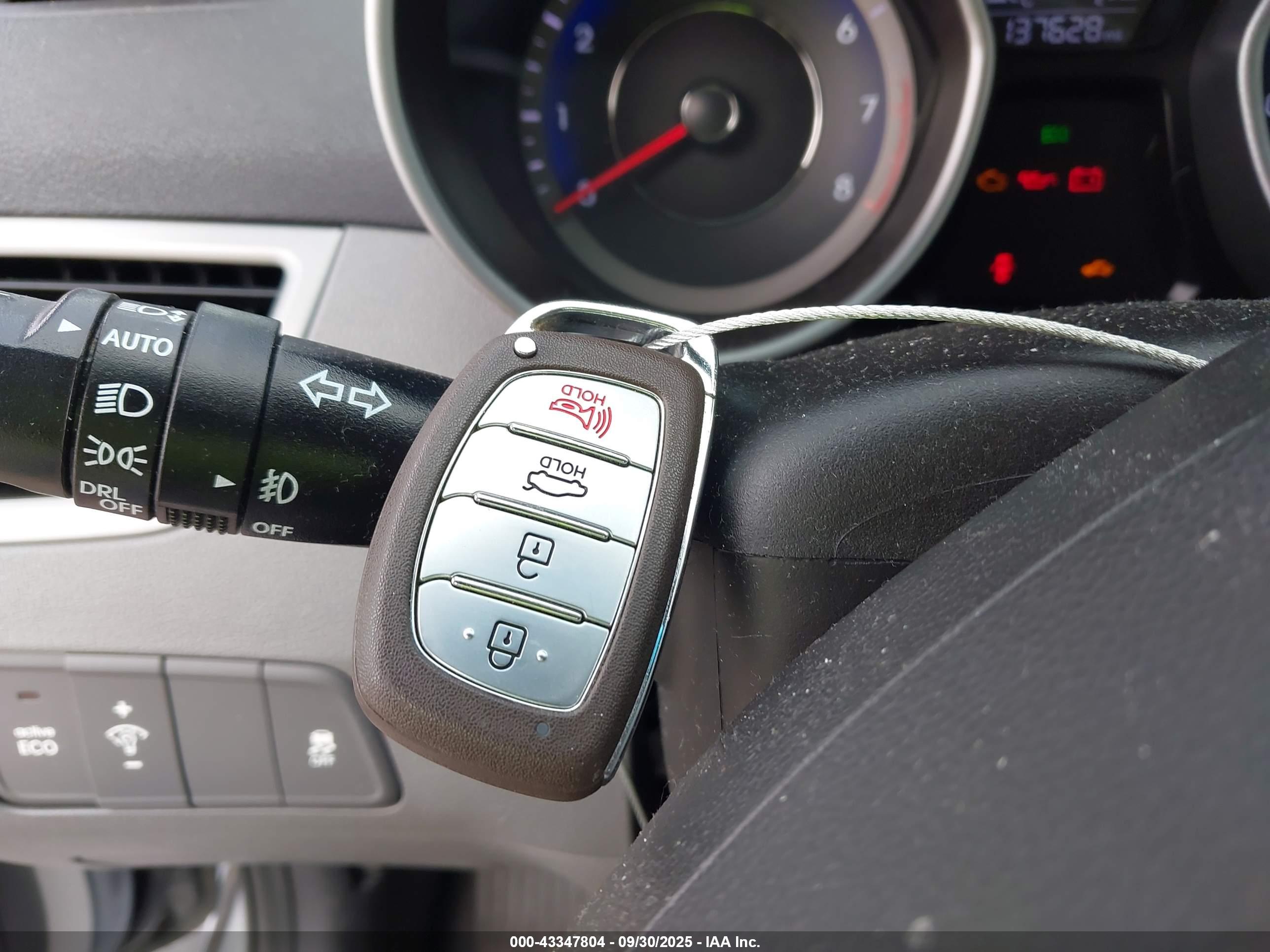 HYUNDAI ELANTRA image 11