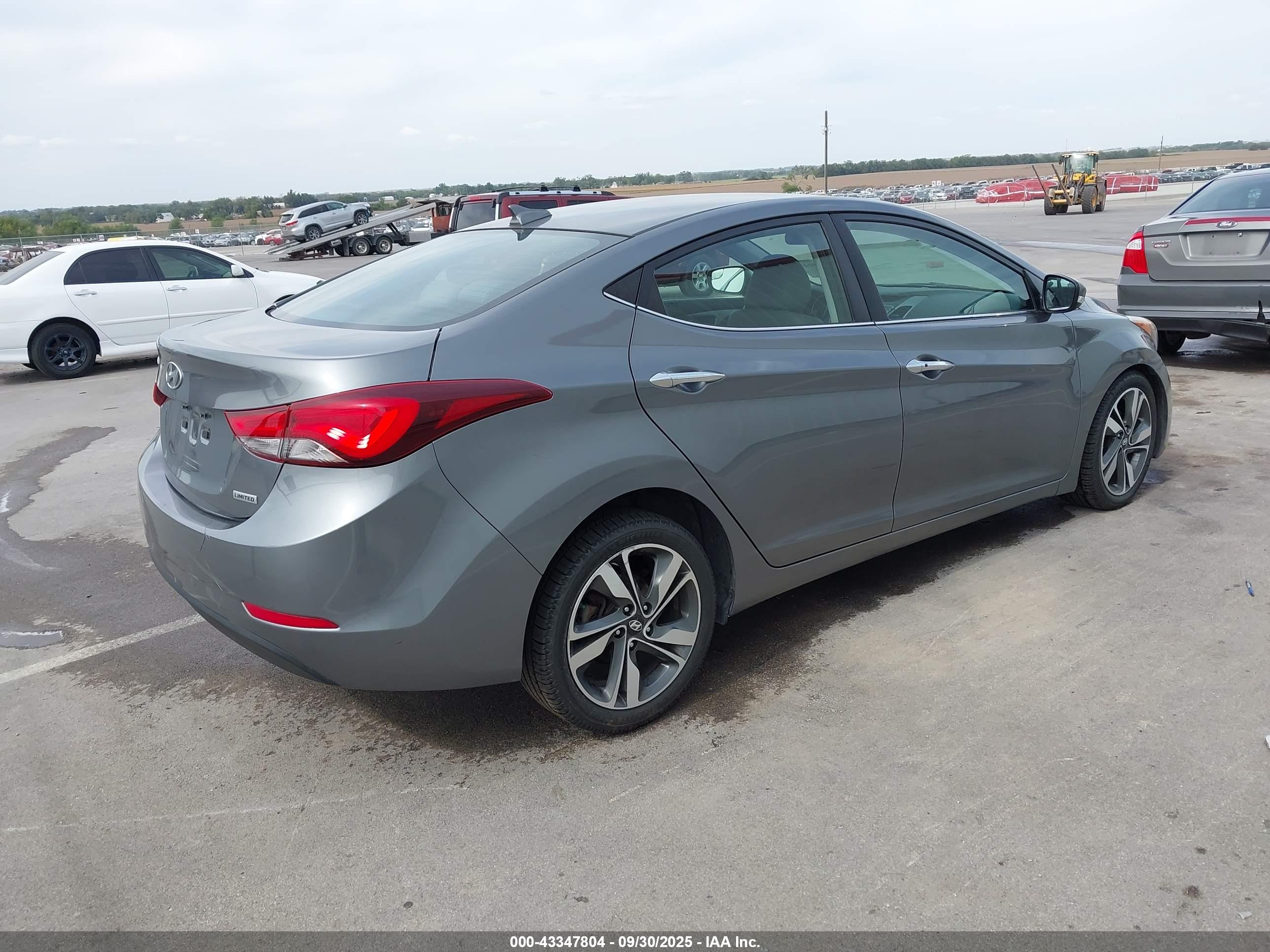 HYUNDAI ELANTRA image 4