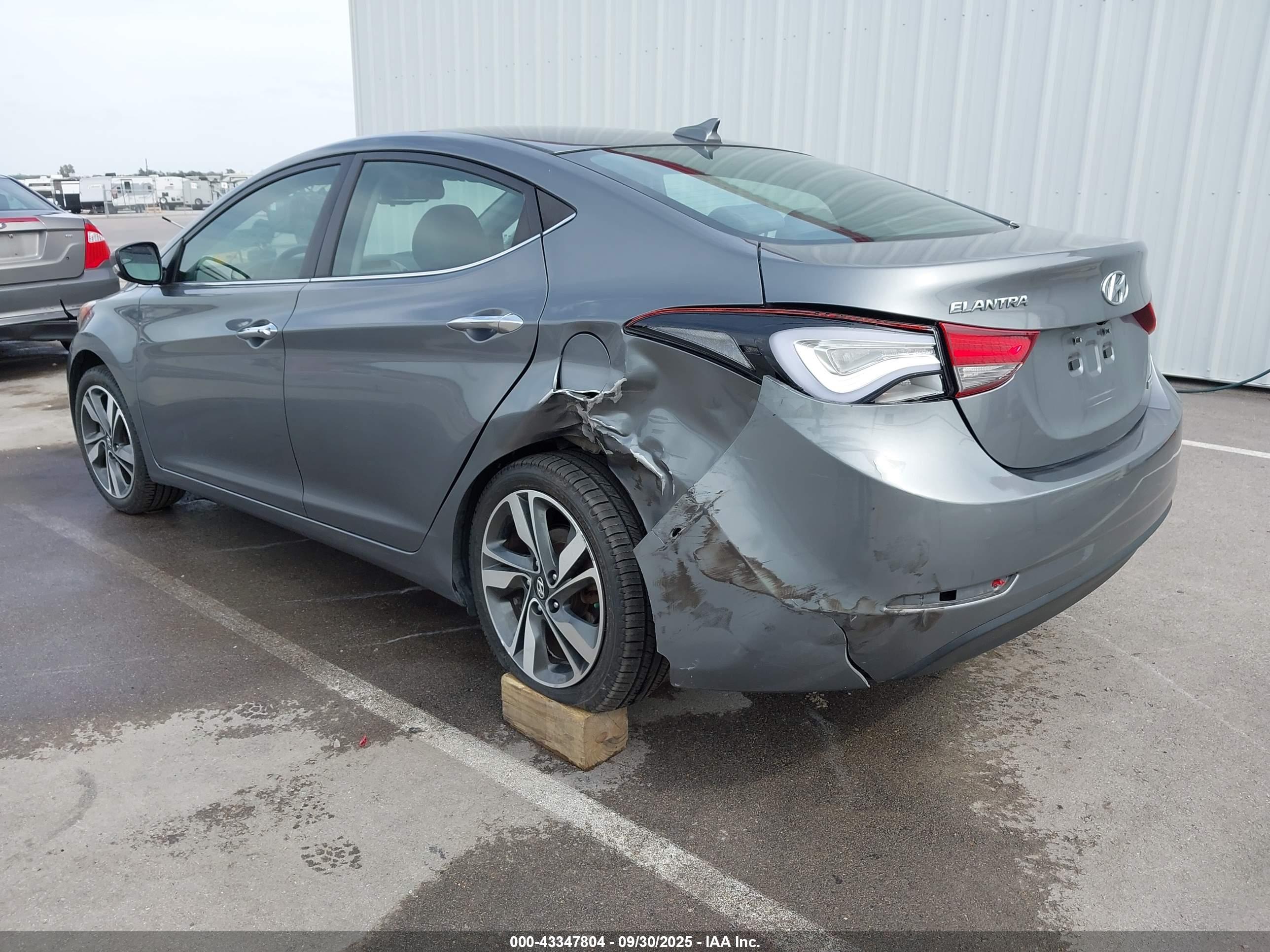 HYUNDAI ELANTRA image 6