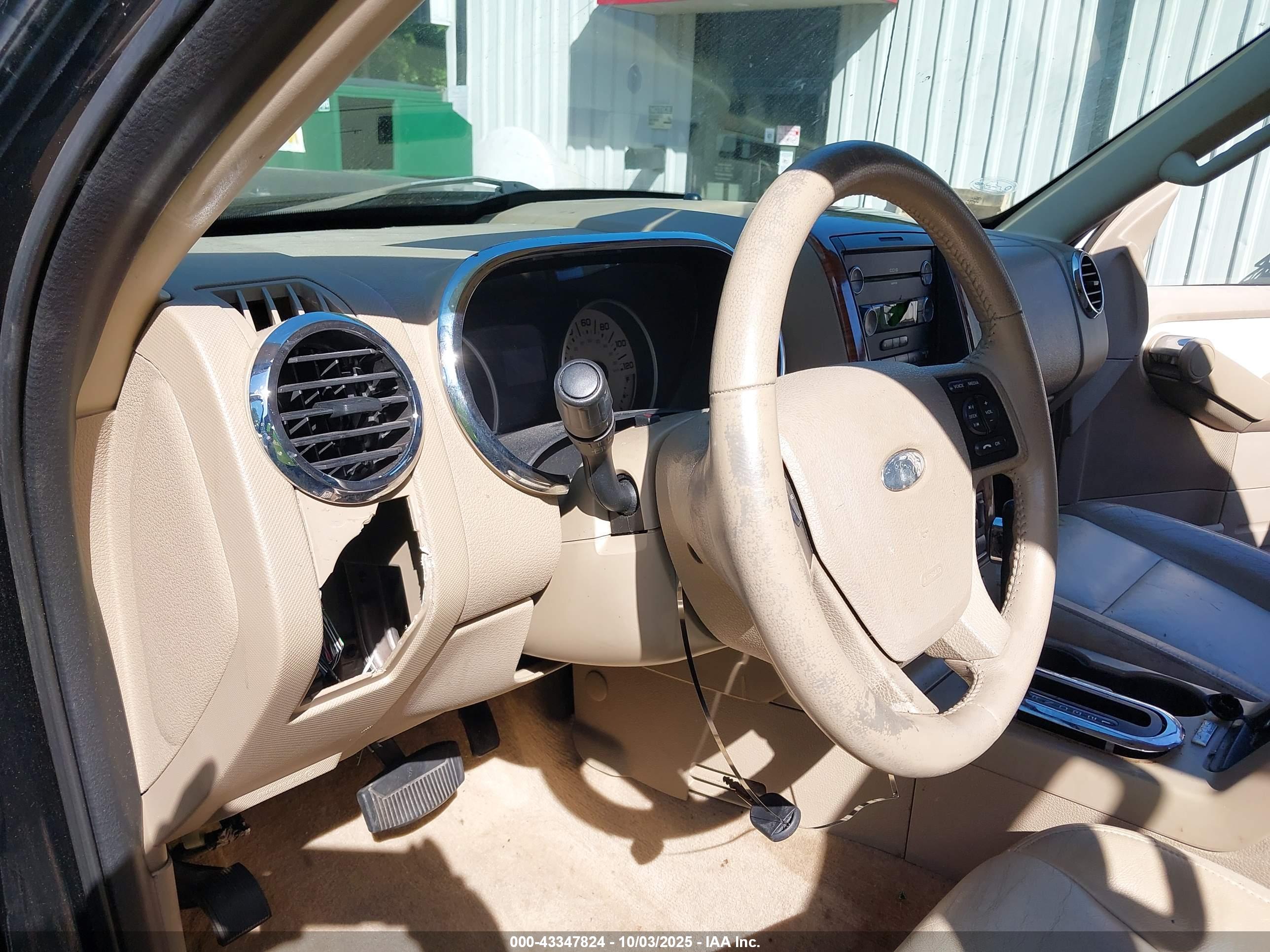 FORD EXPLORER image 7