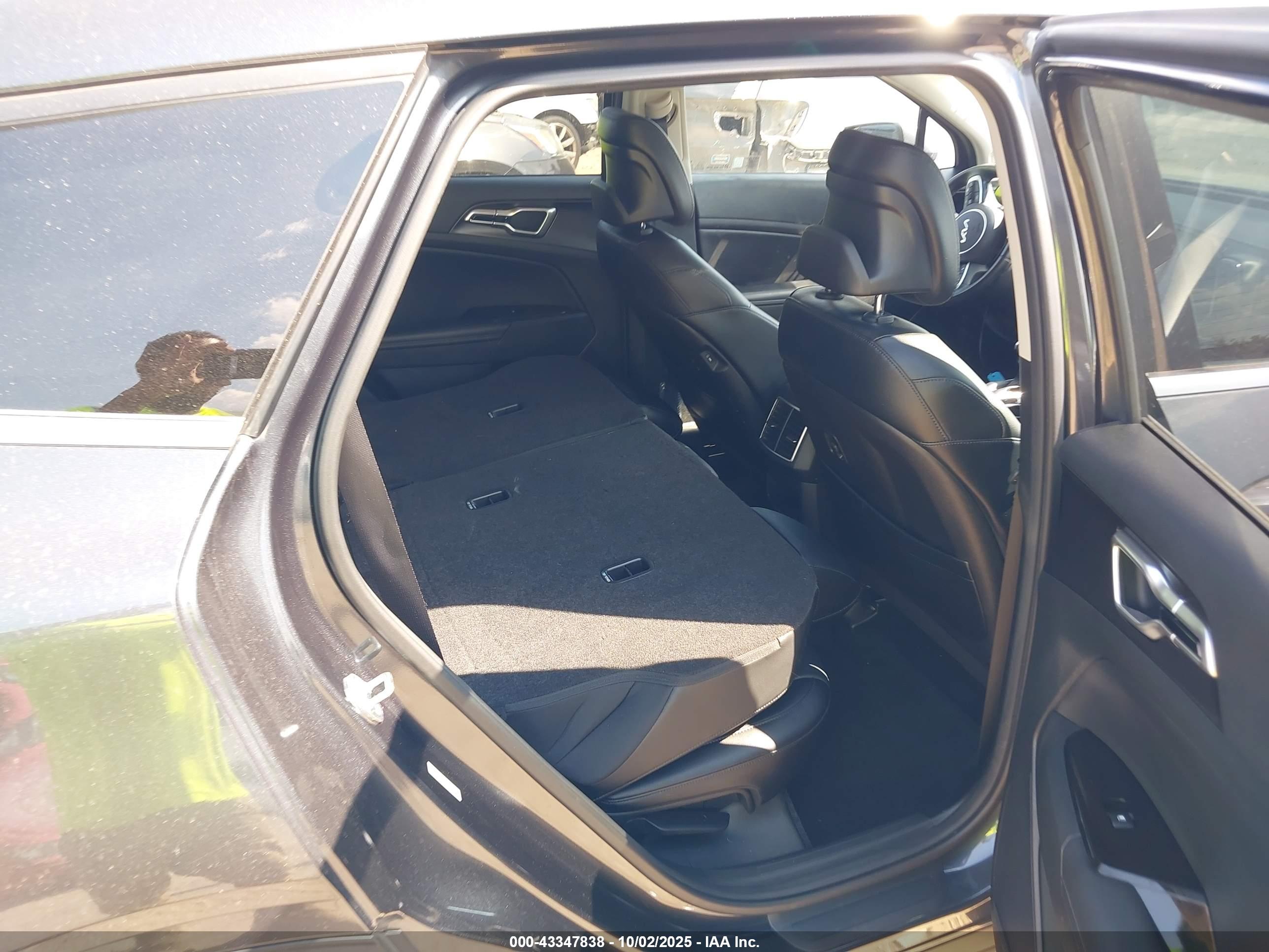 KIA SPORTAGE image 8