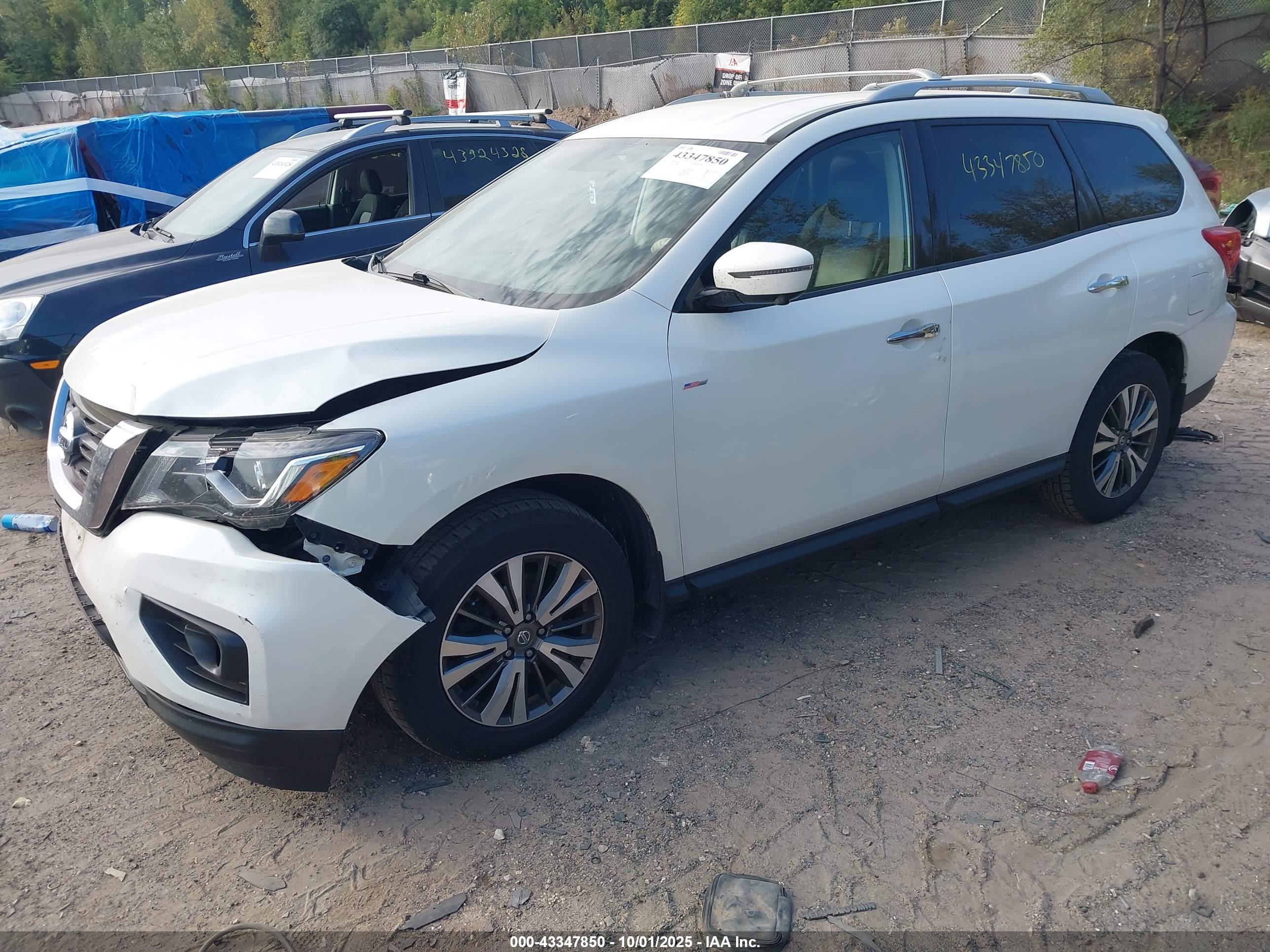 NISSAN PATHFINDER image 2