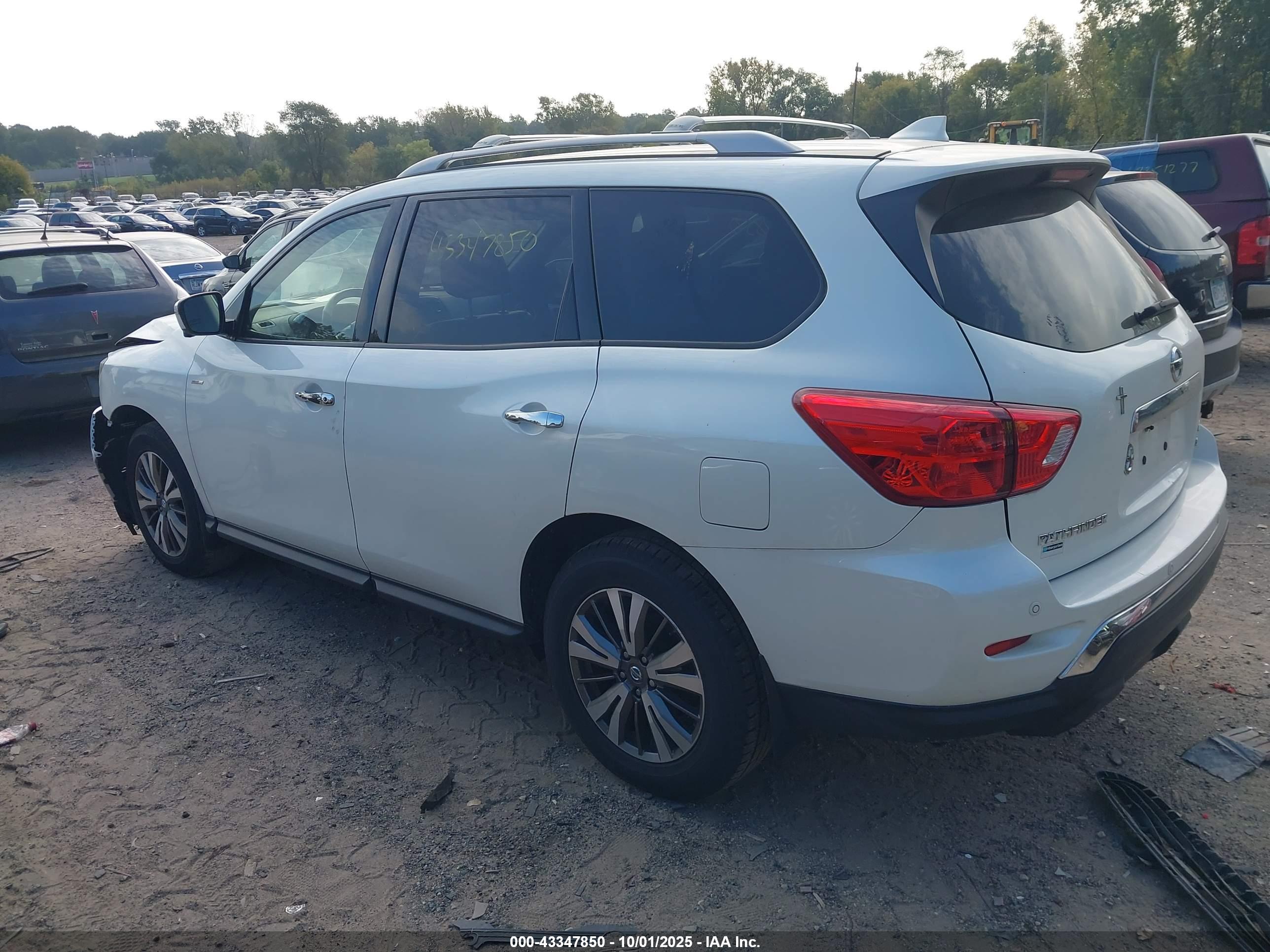NISSAN PATHFINDER image 3