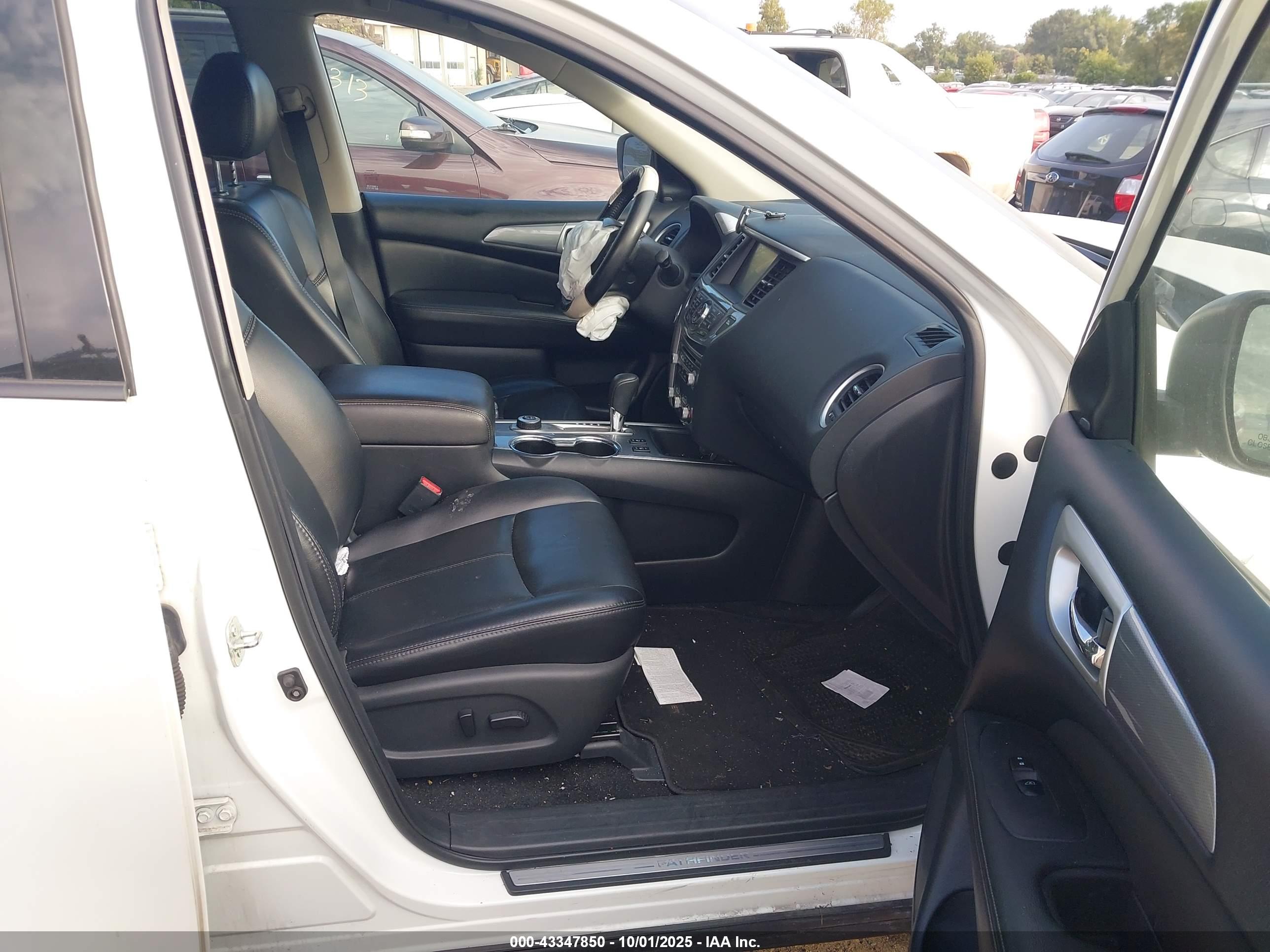 NISSAN PATHFINDER image 5