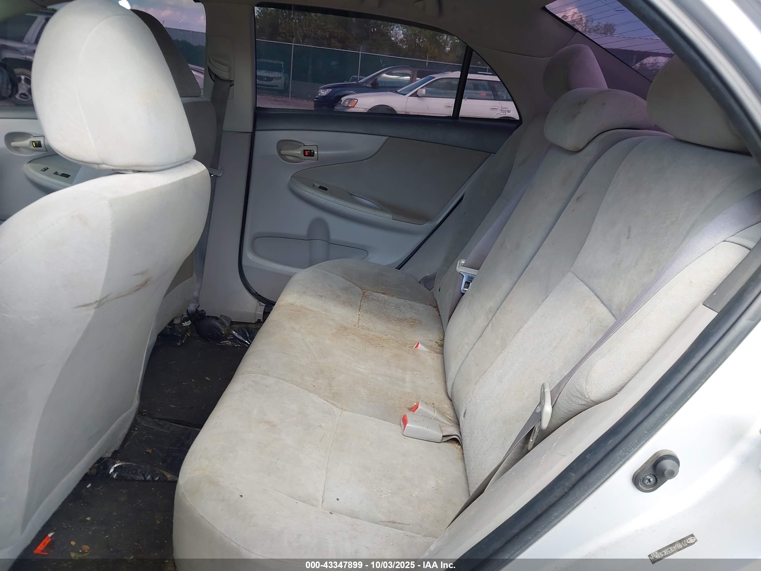TOYOTA COROLLA image 8