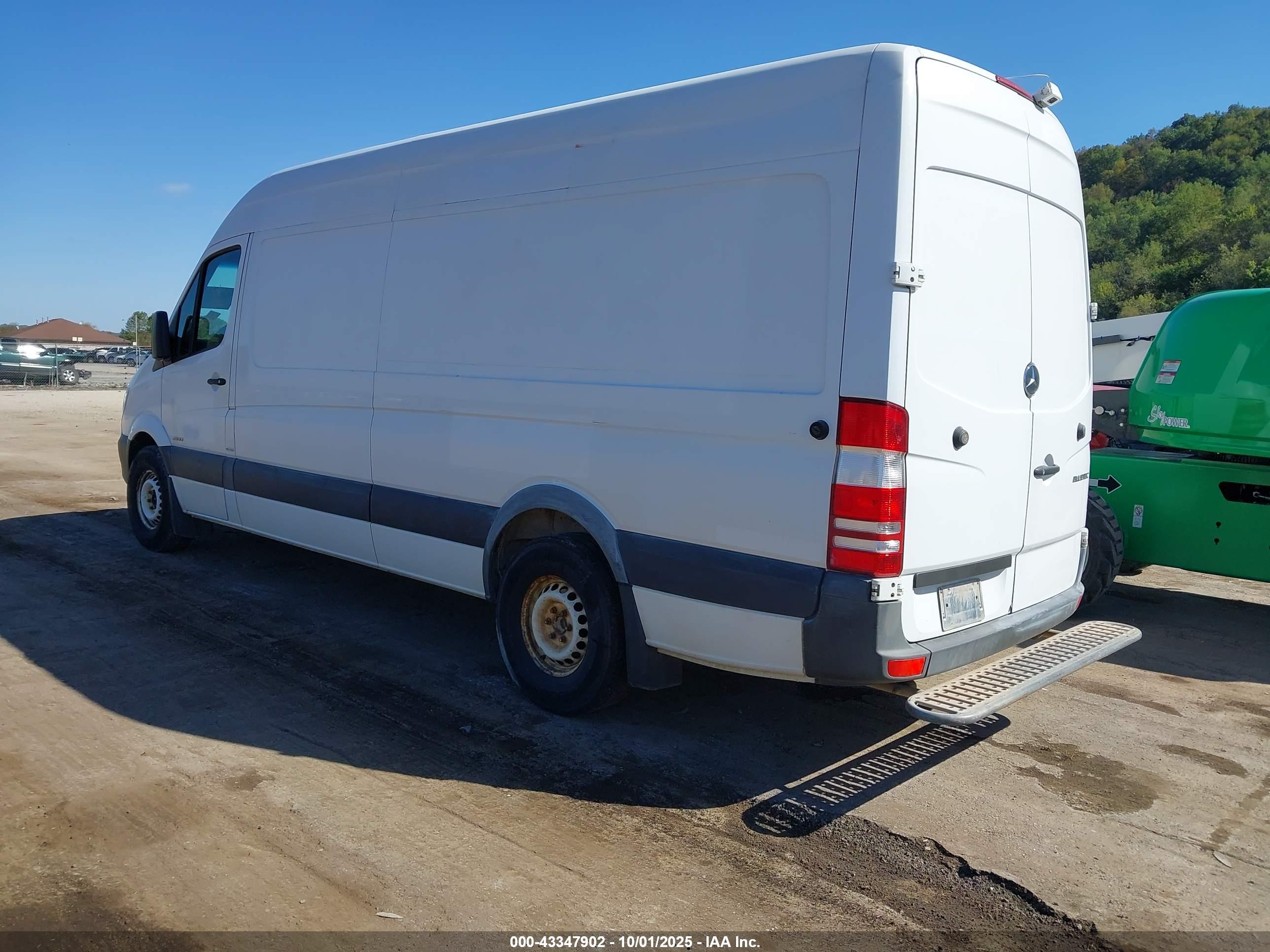 MERCEDES-BENZ SPRINTER image 3