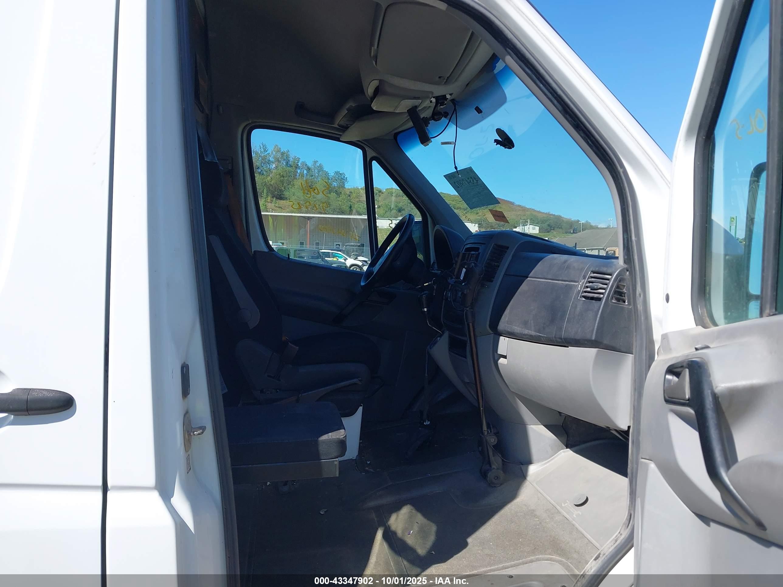 MERCEDES-BENZ SPRINTER image 5