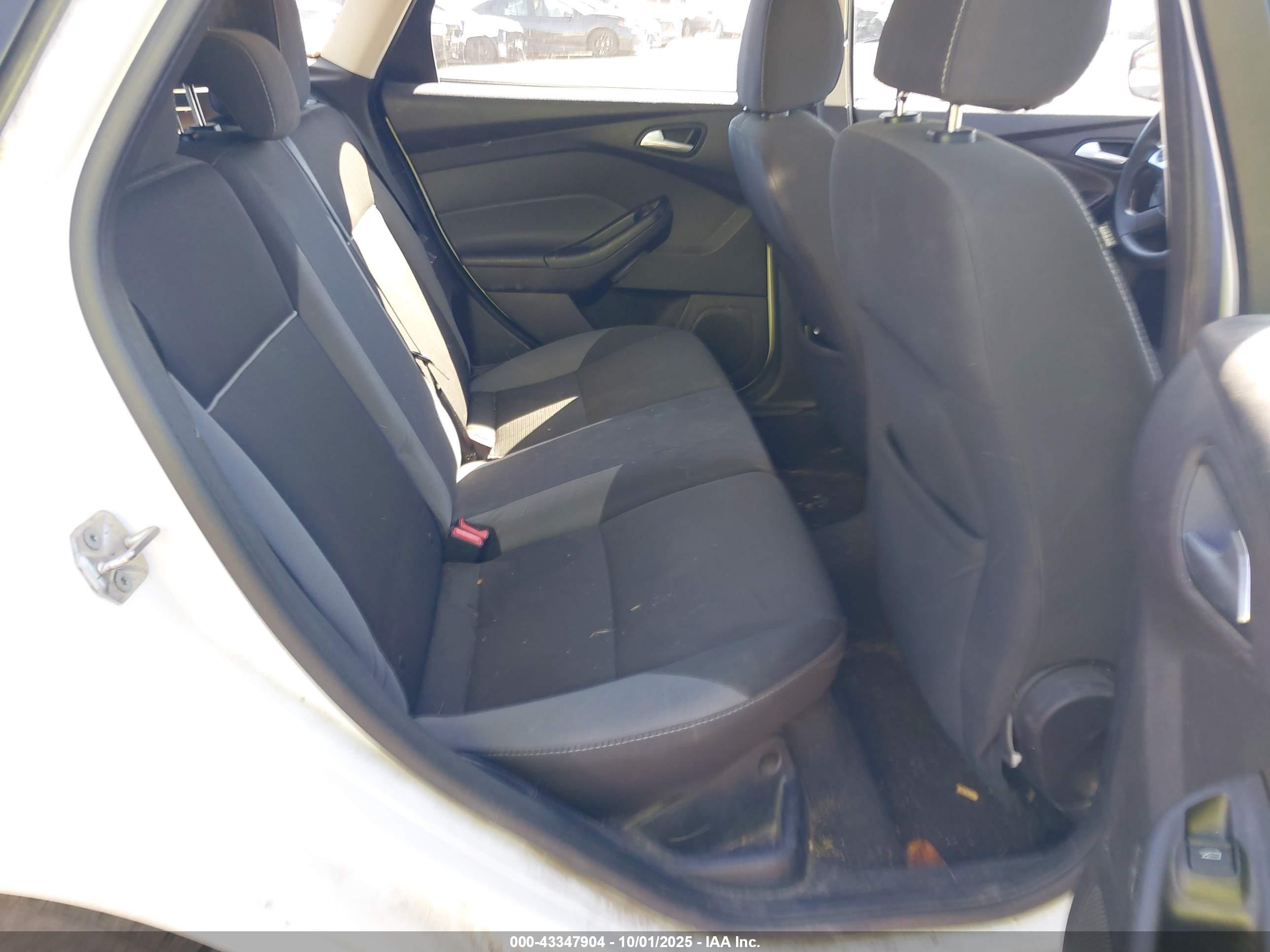 FORD FOCUS image 8
